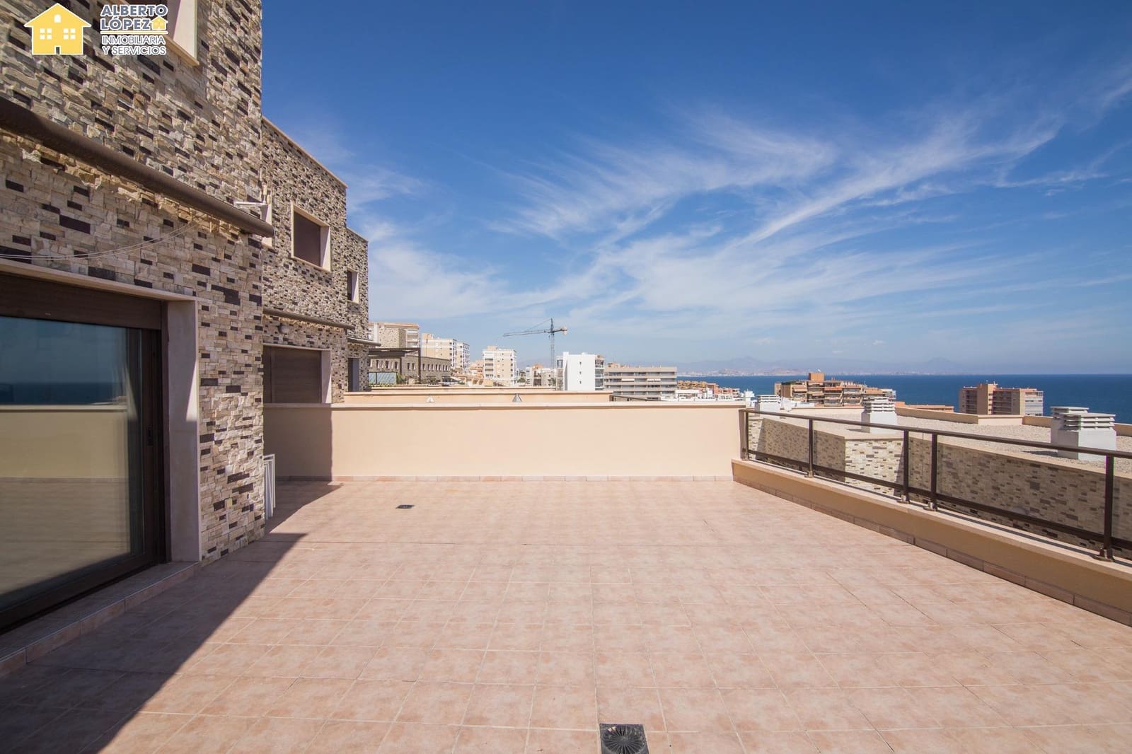 3 quarto Bungalow para venda em Arenales del Sol com piscina garagem - 470 000 € (Ref: 9282295)