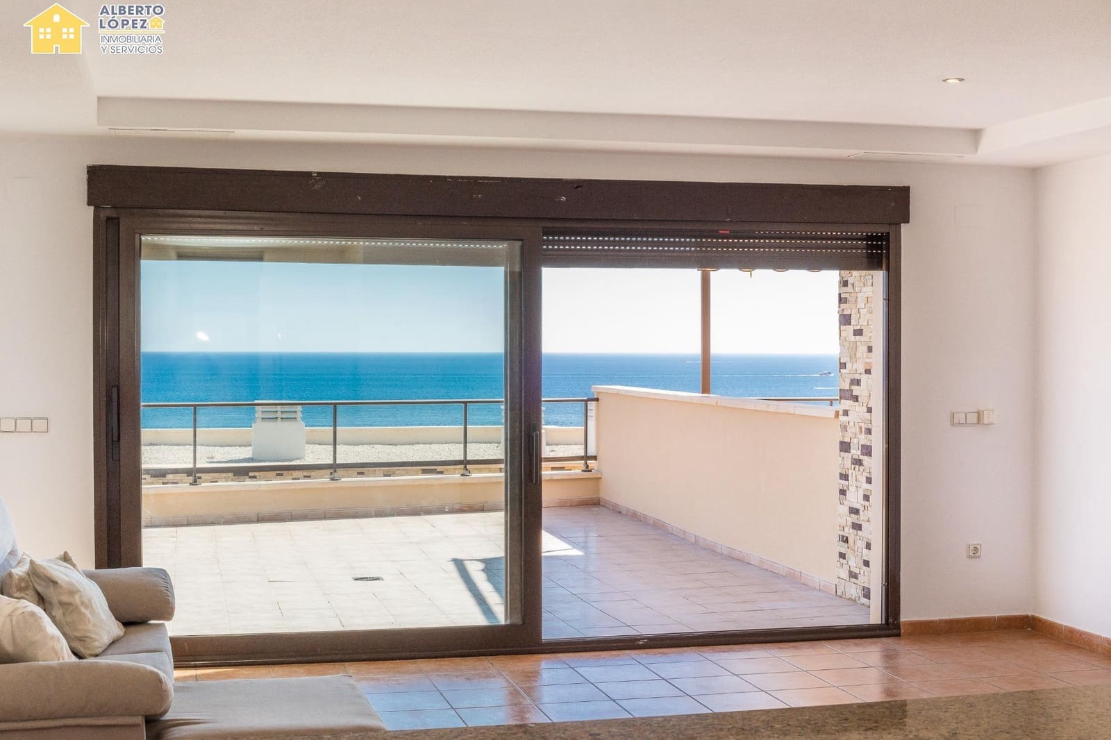 3 quarto Bungalow para venda em Arenales del Sol com piscina garagem - 470 000 € (Ref: 9282295)