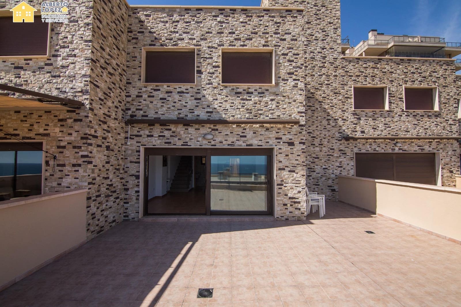 3 quarto Bungalow para venda em Arenales del Sol com piscina garagem - 470 000 € (Ref: 9282295)