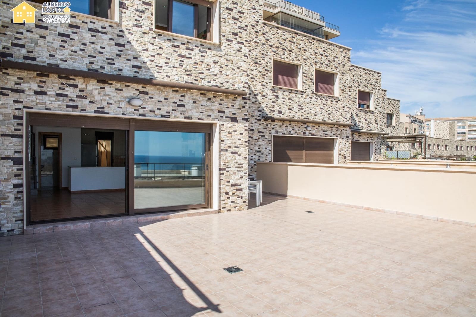 3 quarto Bungalow para venda em Arenales del Sol com piscina garagem - 470 000 € (Ref: 9282295)