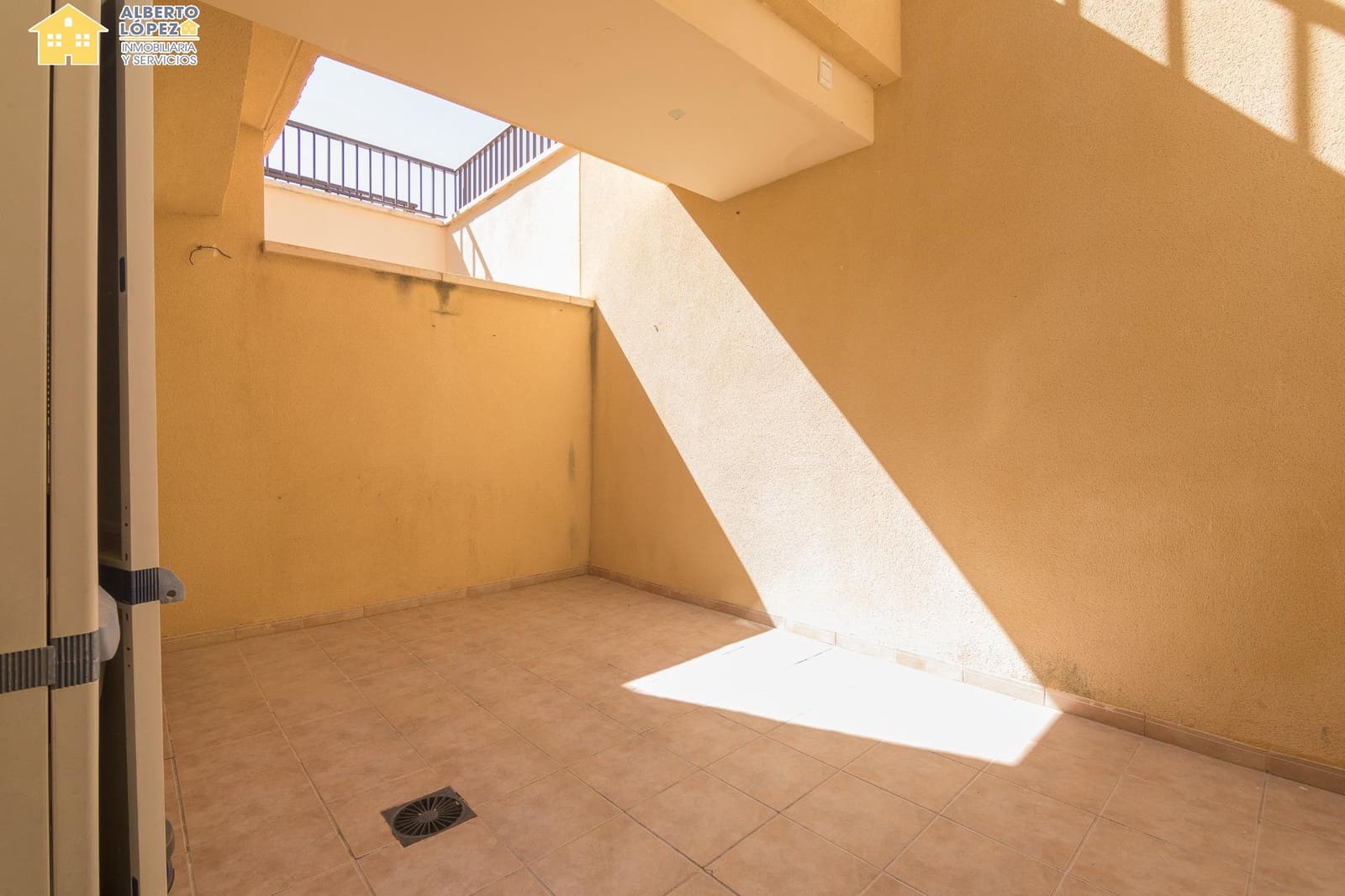 3 quarto Bungalow para venda em Arenales del Sol com piscina garagem - 470 000 € (Ref: 9282295)