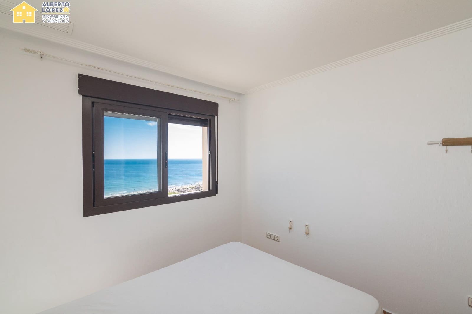 3 quarto Bungalow para venda em Arenales del Sol com piscina garagem - 470 000 € (Ref: 9282295)