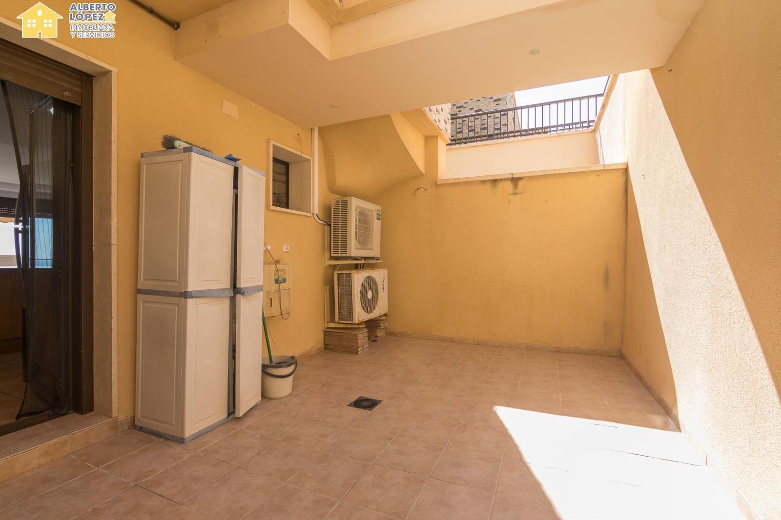 3 quarto Bungalow para venda em Arenales del Sol com piscina garagem - 470 000 € (Ref: 9282295)