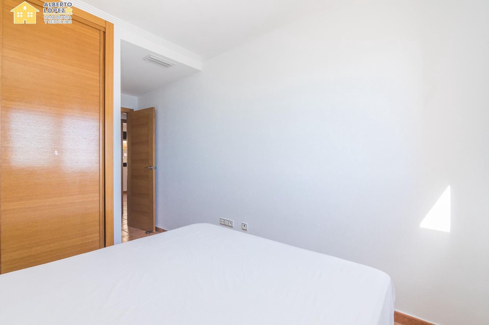 3 quarto Bungalow para venda em Arenales del Sol com piscina garagem - 470 000 € (Ref: 9282295)