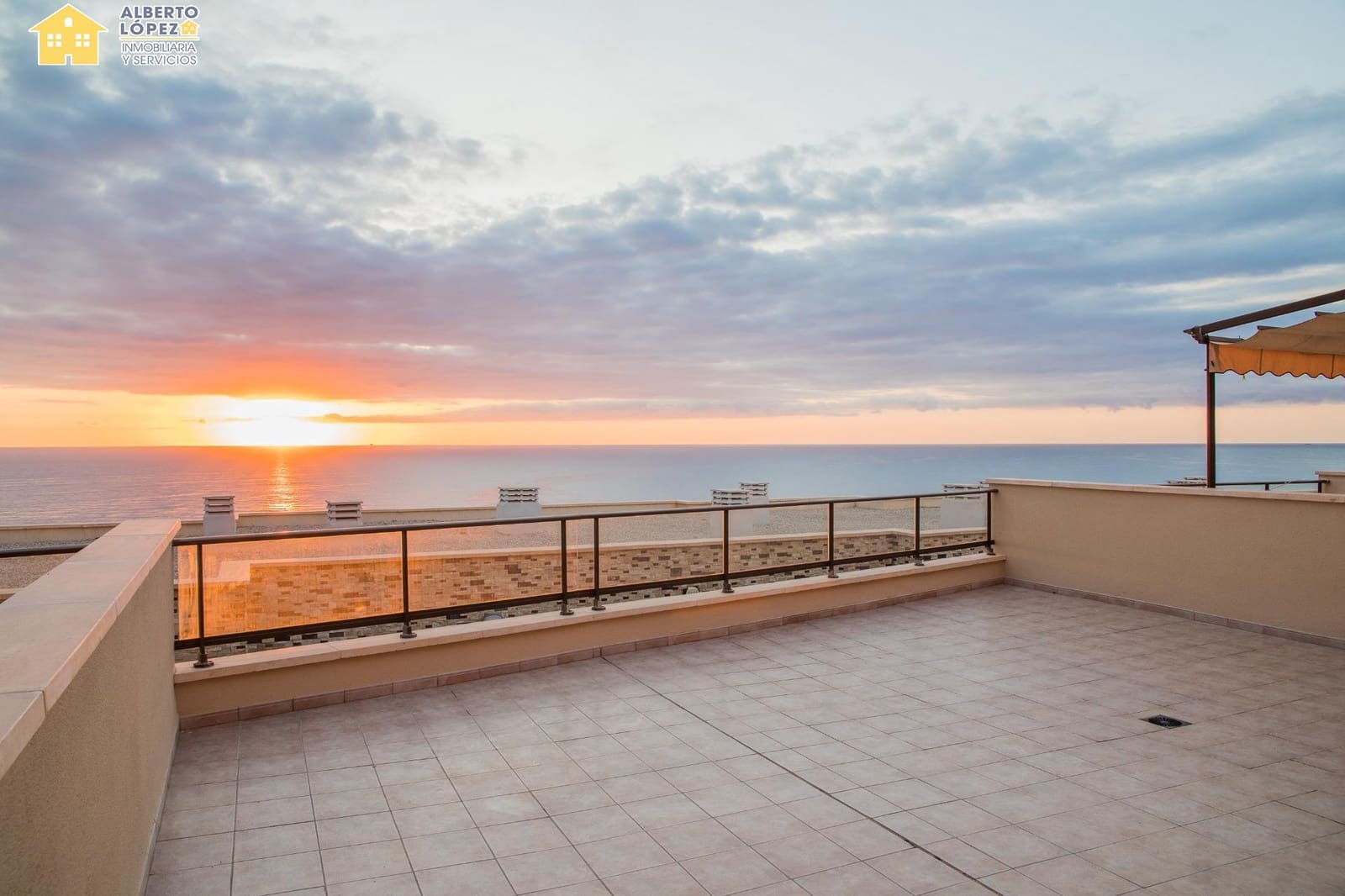 3 quarto Bungalow para venda em Arenales del Sol com piscina garagem - 470 000 € (Ref: 9282295)