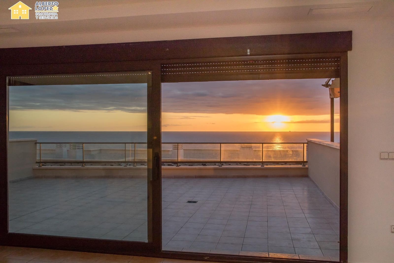 3 quarto Bungalow para venda em Arenales del Sol com piscina garagem - 470 000 € (Ref: 9282295)