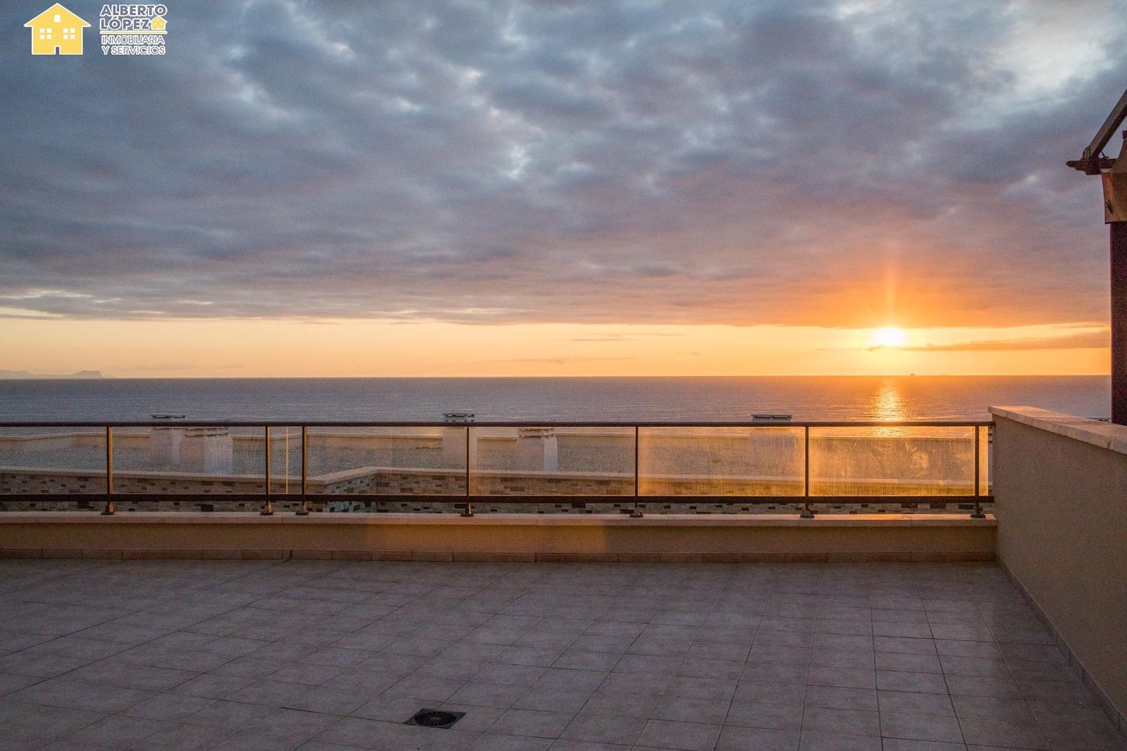 3 quarto Bungalow para venda em Arenales del Sol com piscina garagem - 470 000 € (Ref: 9282295)