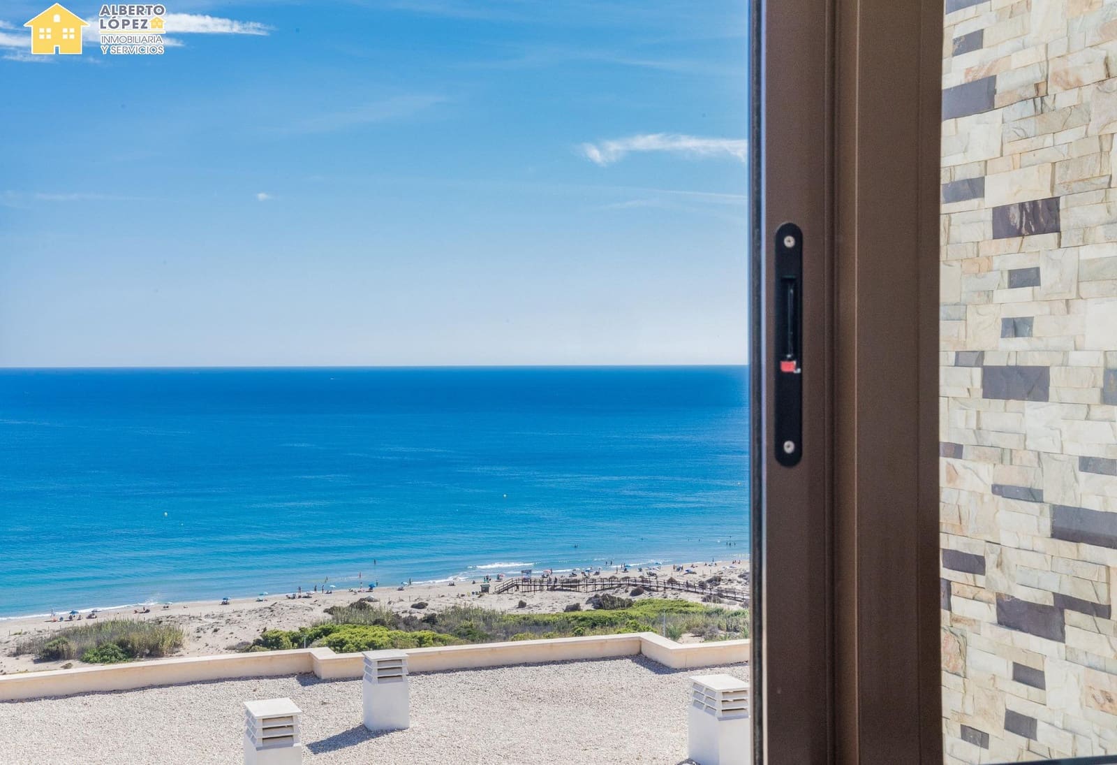 3 quarto Bungalow para venda em Arenales del Sol com piscina garagem - 470 000 € (Ref: 9282295)