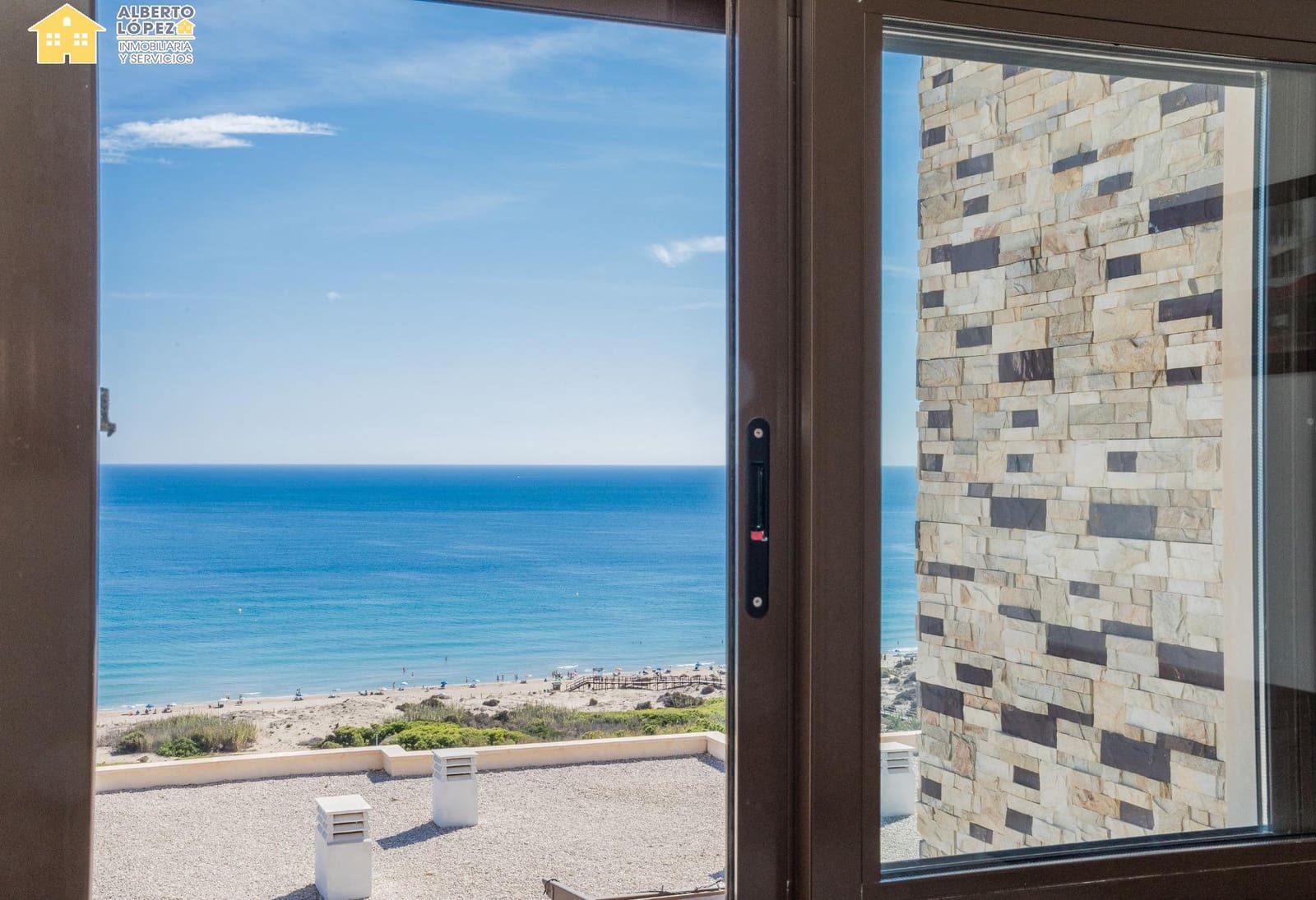 3 quarto Bungalow para venda em Arenales del Sol com piscina garagem - 470 000 € (Ref: 9282295)