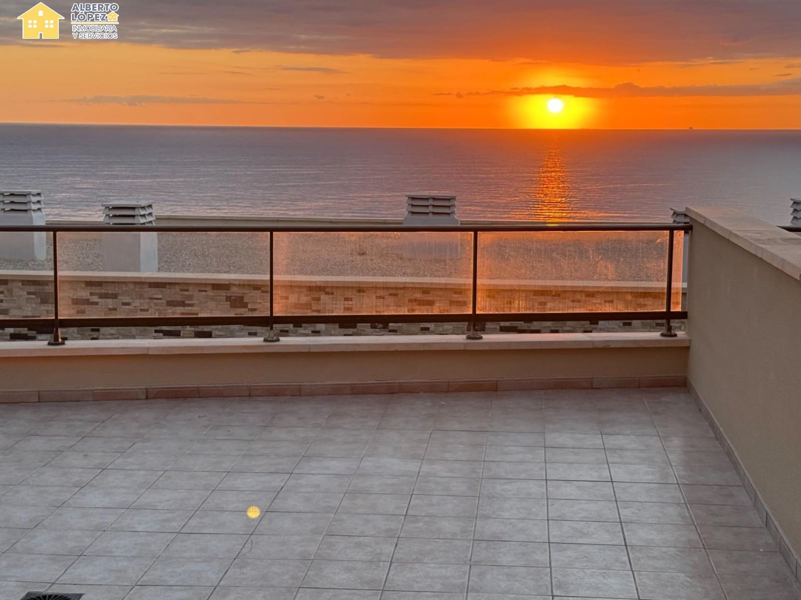 3 quarto Bungalow para venda em Arenales del Sol com piscina garagem - 470 000 € (Ref: 9282295)