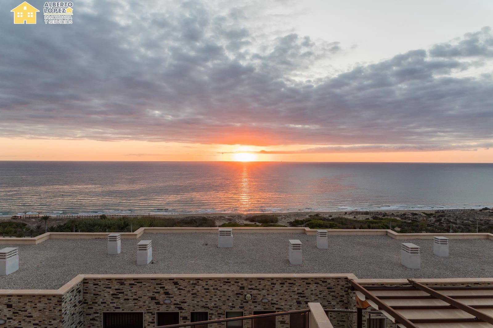 3 camera da letto Bungalow in vendita in Arenales del Sol con piscina garage - 458.000 € (Rif: 9282295)