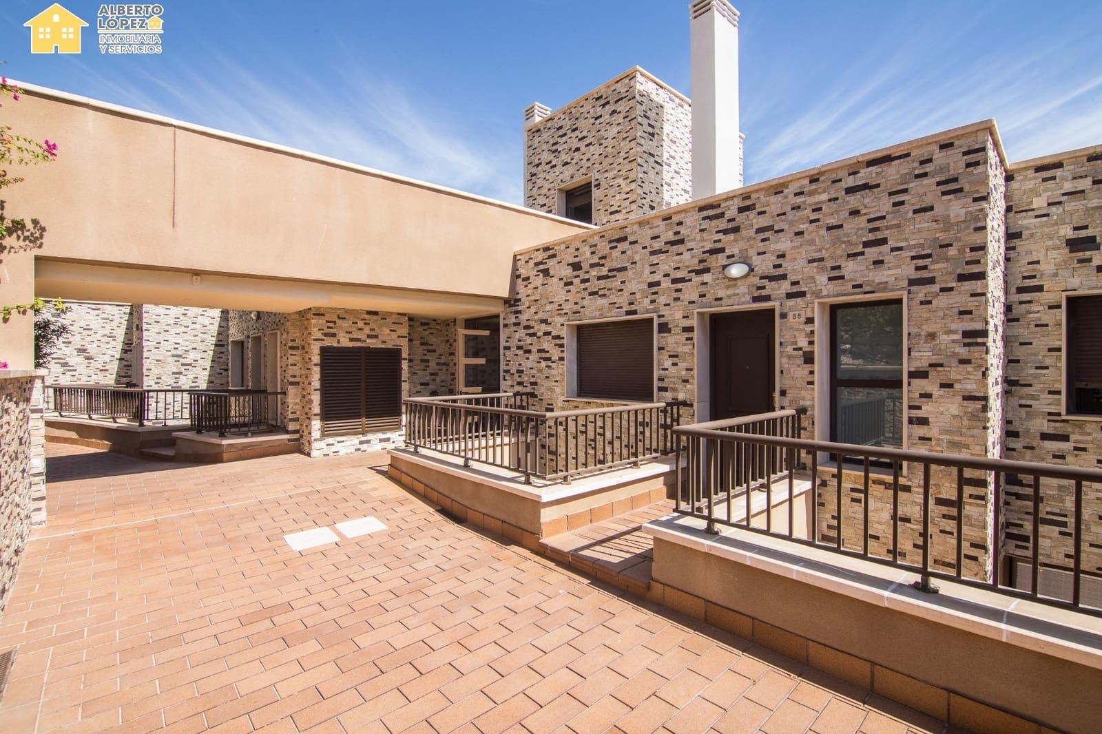 3 camera da letto Bungalow in vendita in Arenales del Sol con piscina garage - 458.000 € (Rif: 9282295)