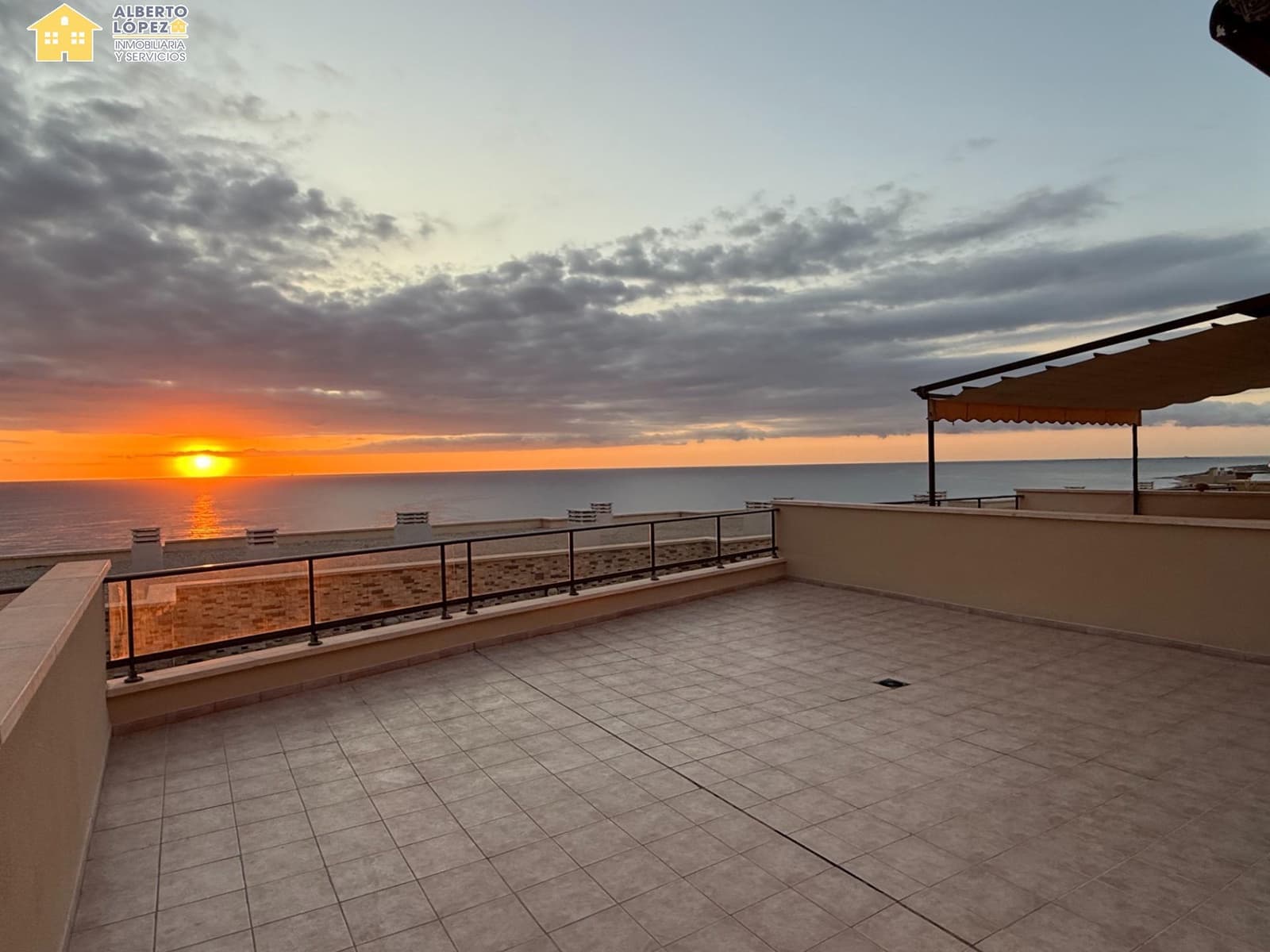 3 camera da letto Bungalow in vendita in Arenales del Sol con piscina garage - 458.000 € (Rif: 9282295)