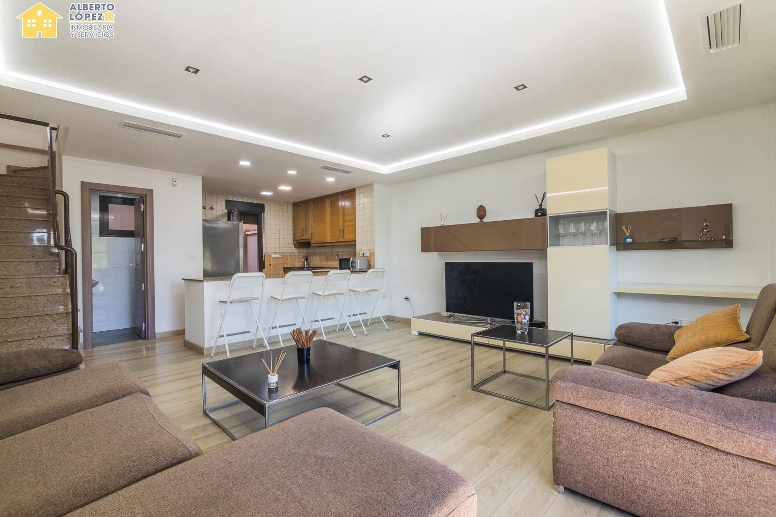 3 quarto Bungalow para venda em Arenales del Sol com piscina garagem - 425 000 € (Ref: 9367668)