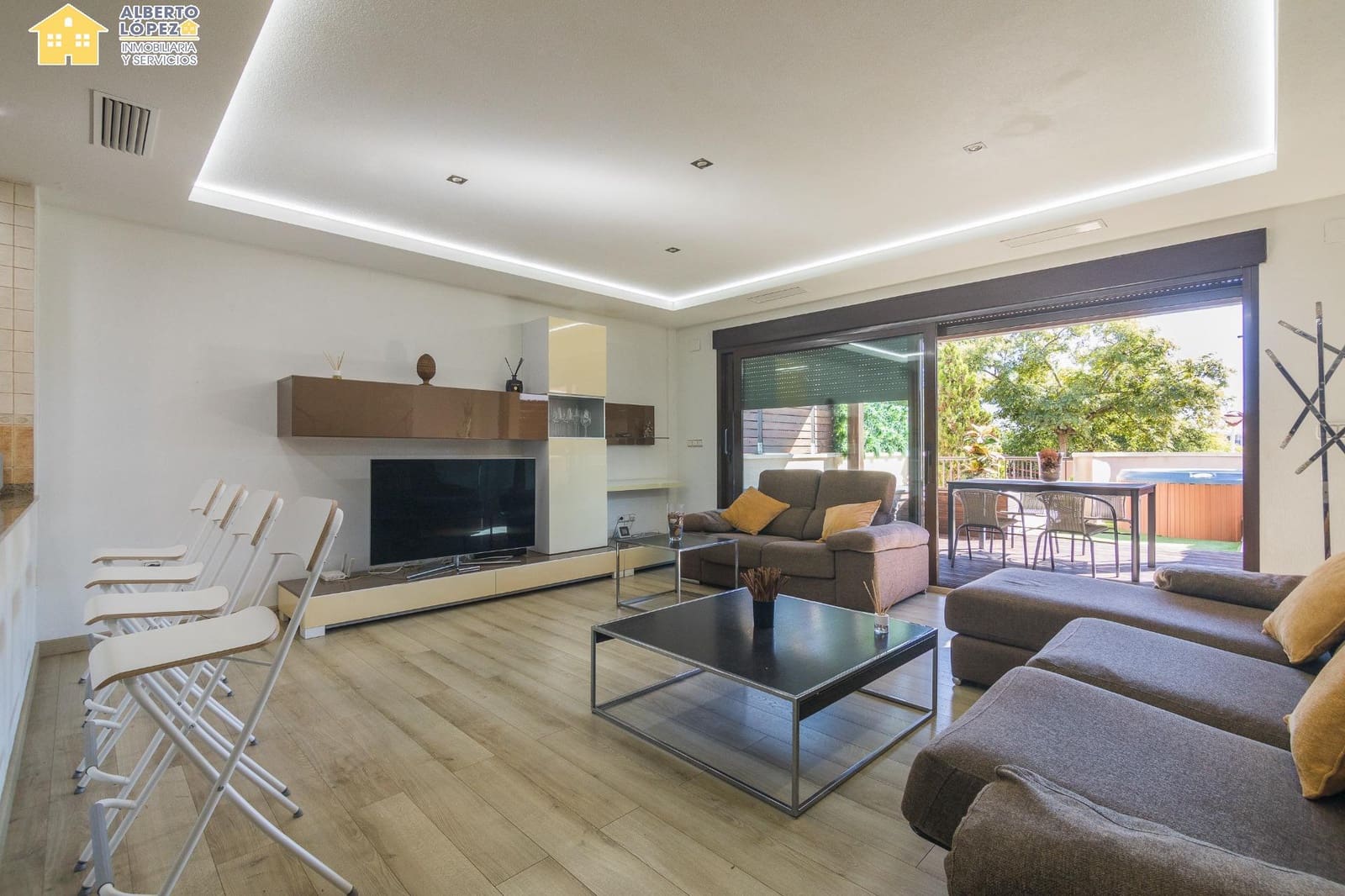 3 quarto Bungalow para venda em Arenales del Sol com piscina garagem - 425 000 € (Ref: 9367668)