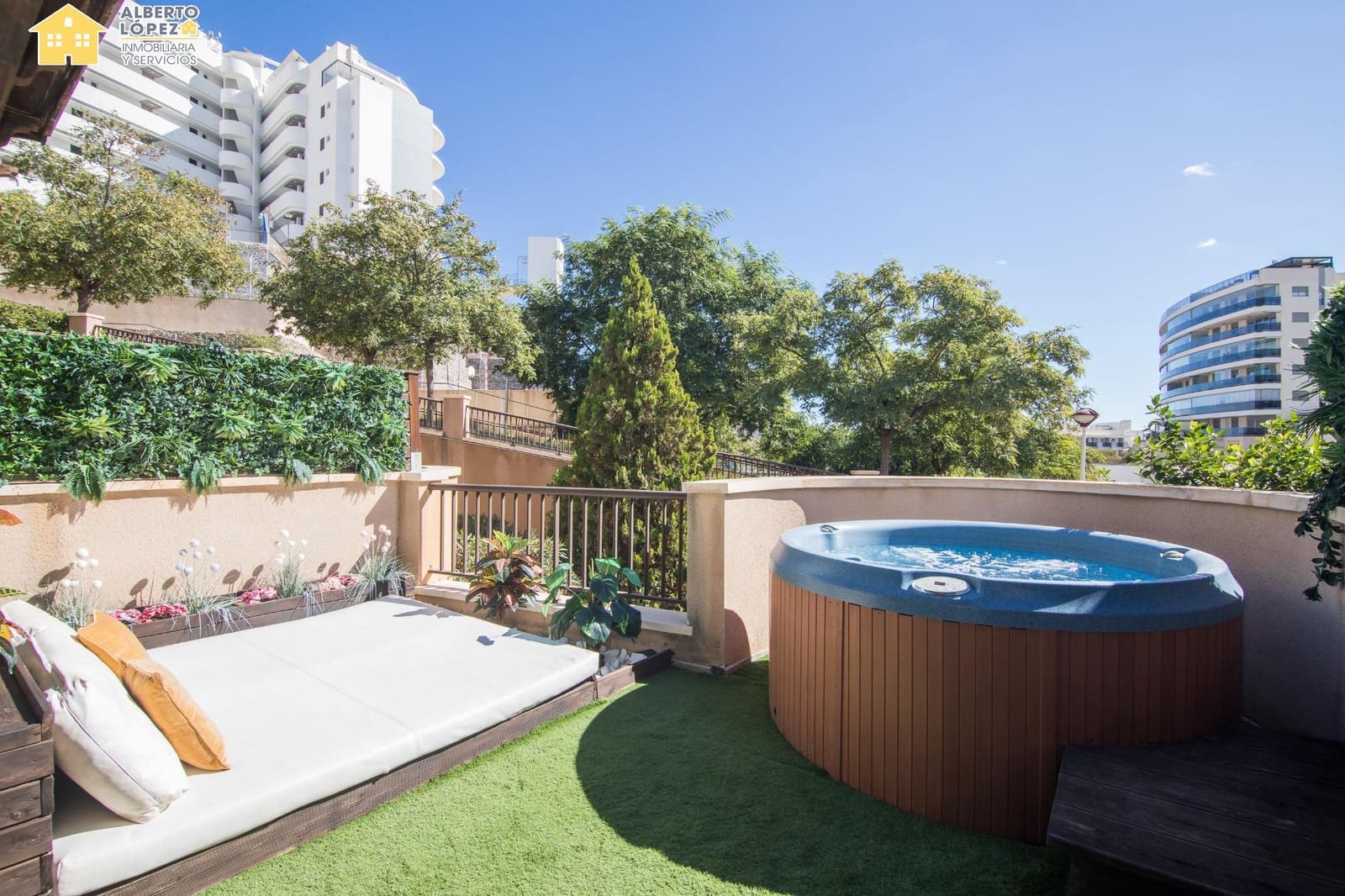 3 quarto Bungalow para venda em Arenales del Sol com piscina garagem - 425 000 € (Ref: 9367668)