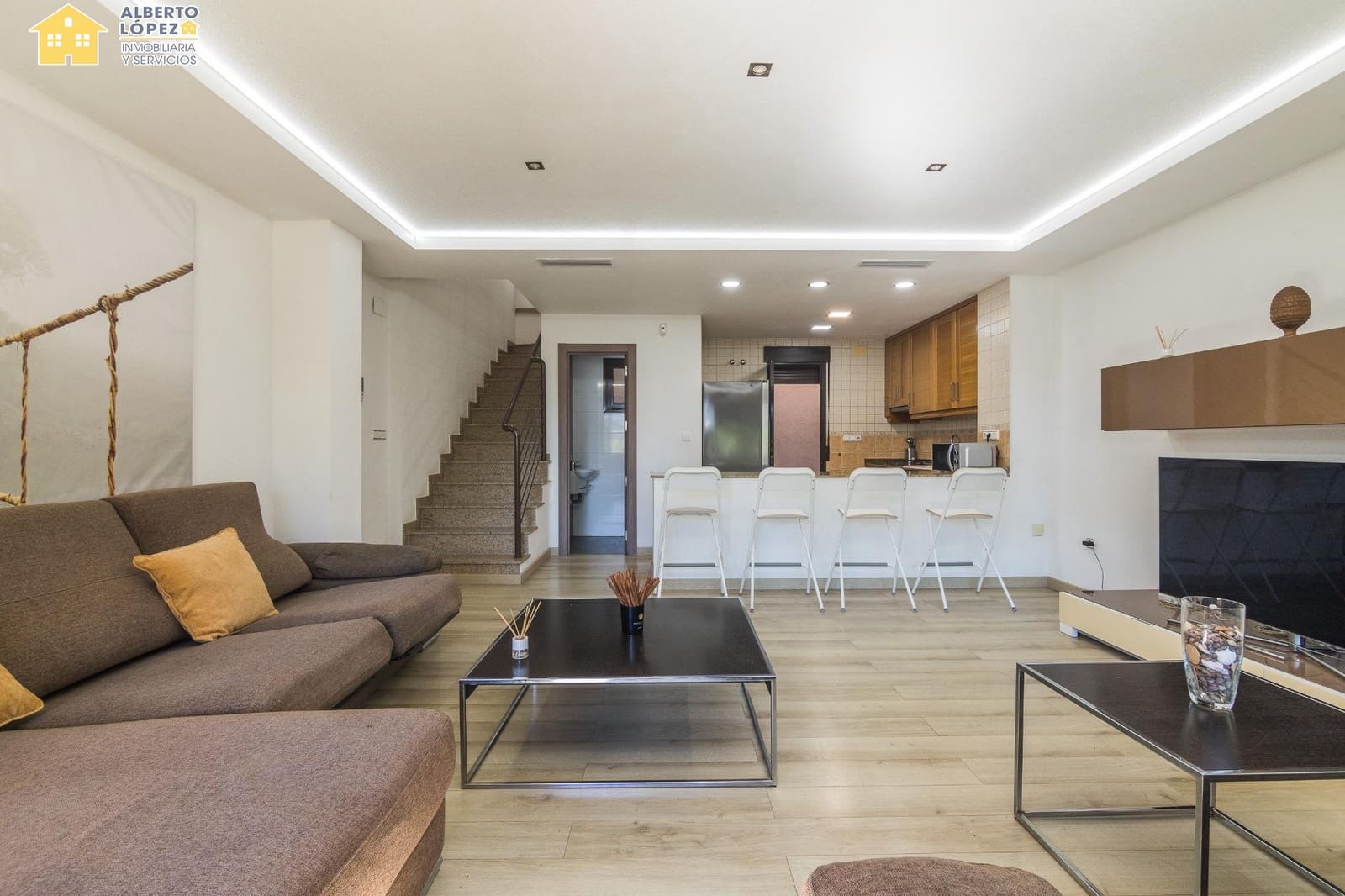 3 quarto Bungalow para venda em Arenales del Sol com piscina garagem - 425 000 € (Ref: 9367668)