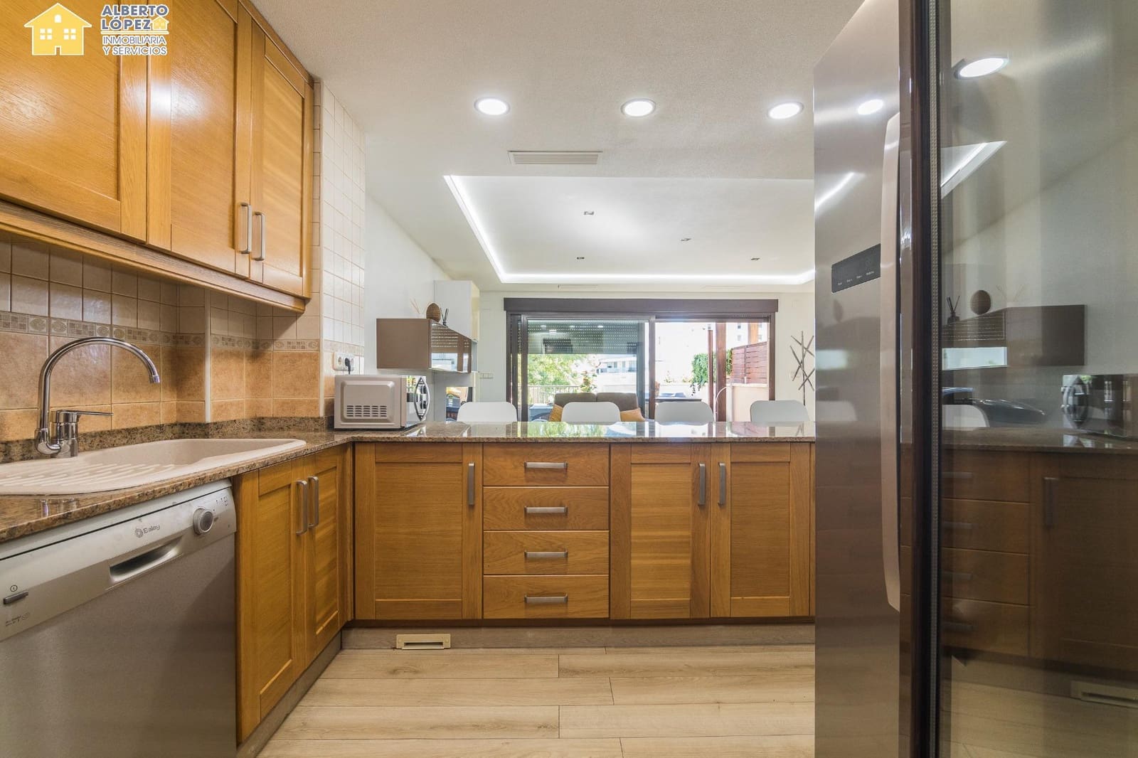 3 quarto Bungalow para venda em Arenales del Sol com piscina garagem - 425 000 € (Ref: 9367668)