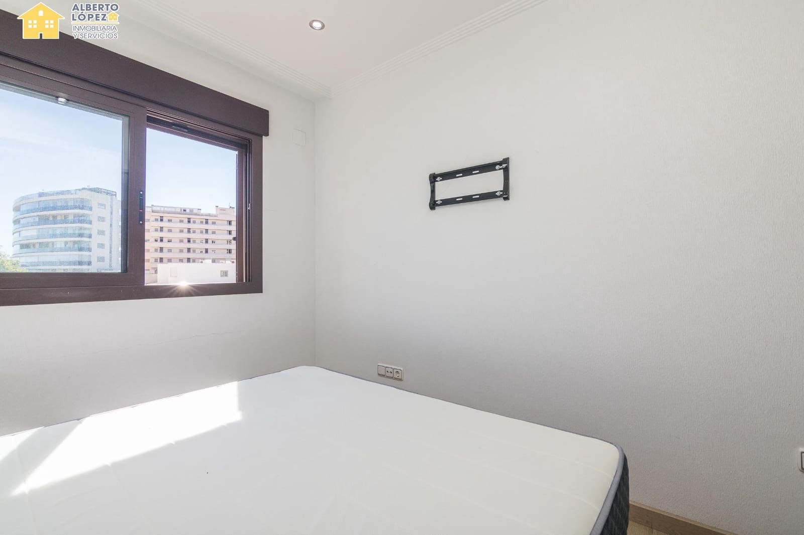 3 quarto Bungalow para venda em Arenales del Sol com piscina garagem - 425 000 € (Ref: 9367668)