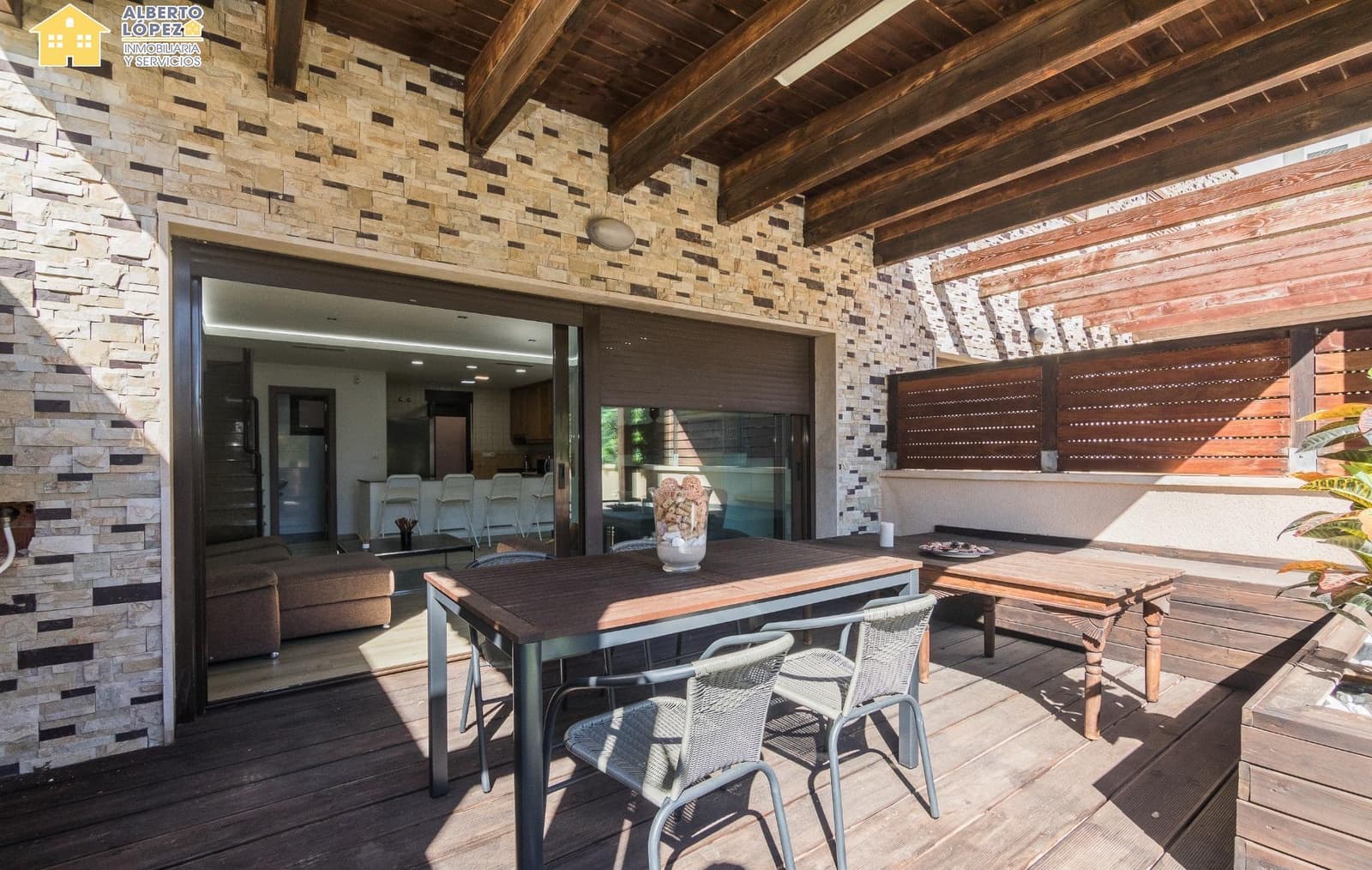 3 quarto Bungalow para venda em Arenales del Sol com piscina garagem - 425 000 € (Ref: 9367668)