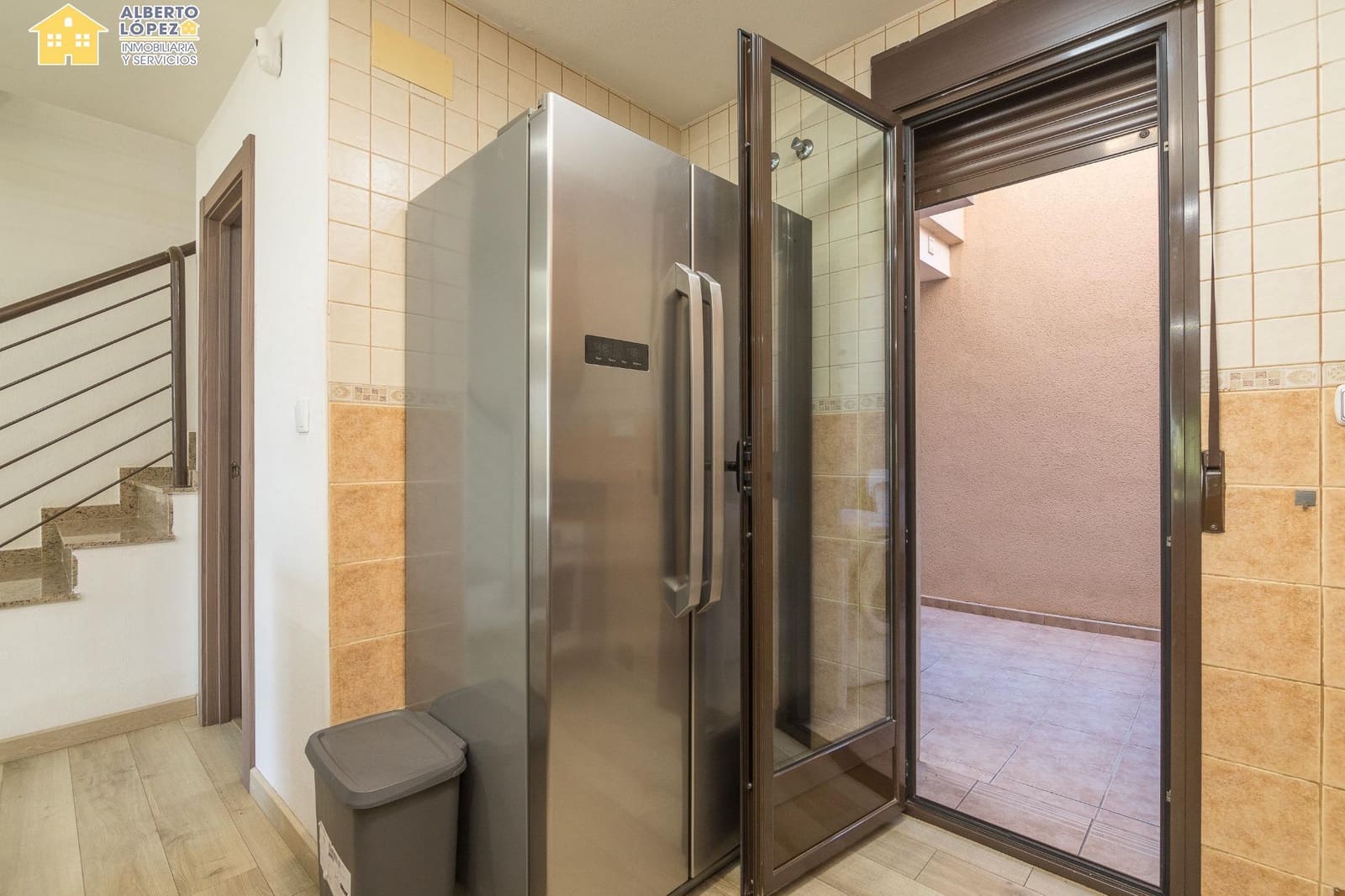 3 quarto Bungalow para venda em Arenales del Sol com piscina garagem - 425 000 € (Ref: 9367668)