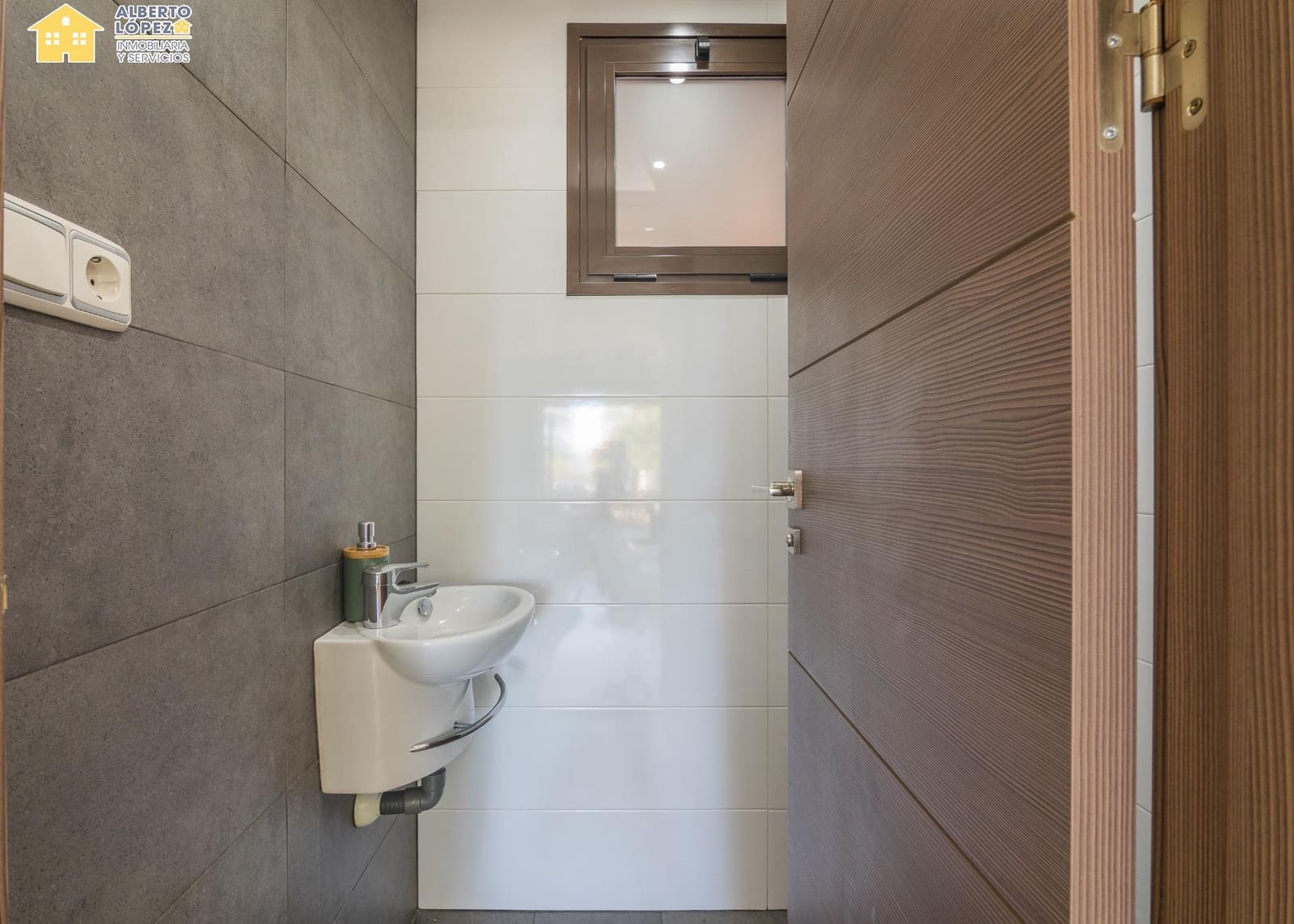 3 quarto Bungalow para venda em Arenales del Sol com piscina garagem - 425 000 € (Ref: 9367668)