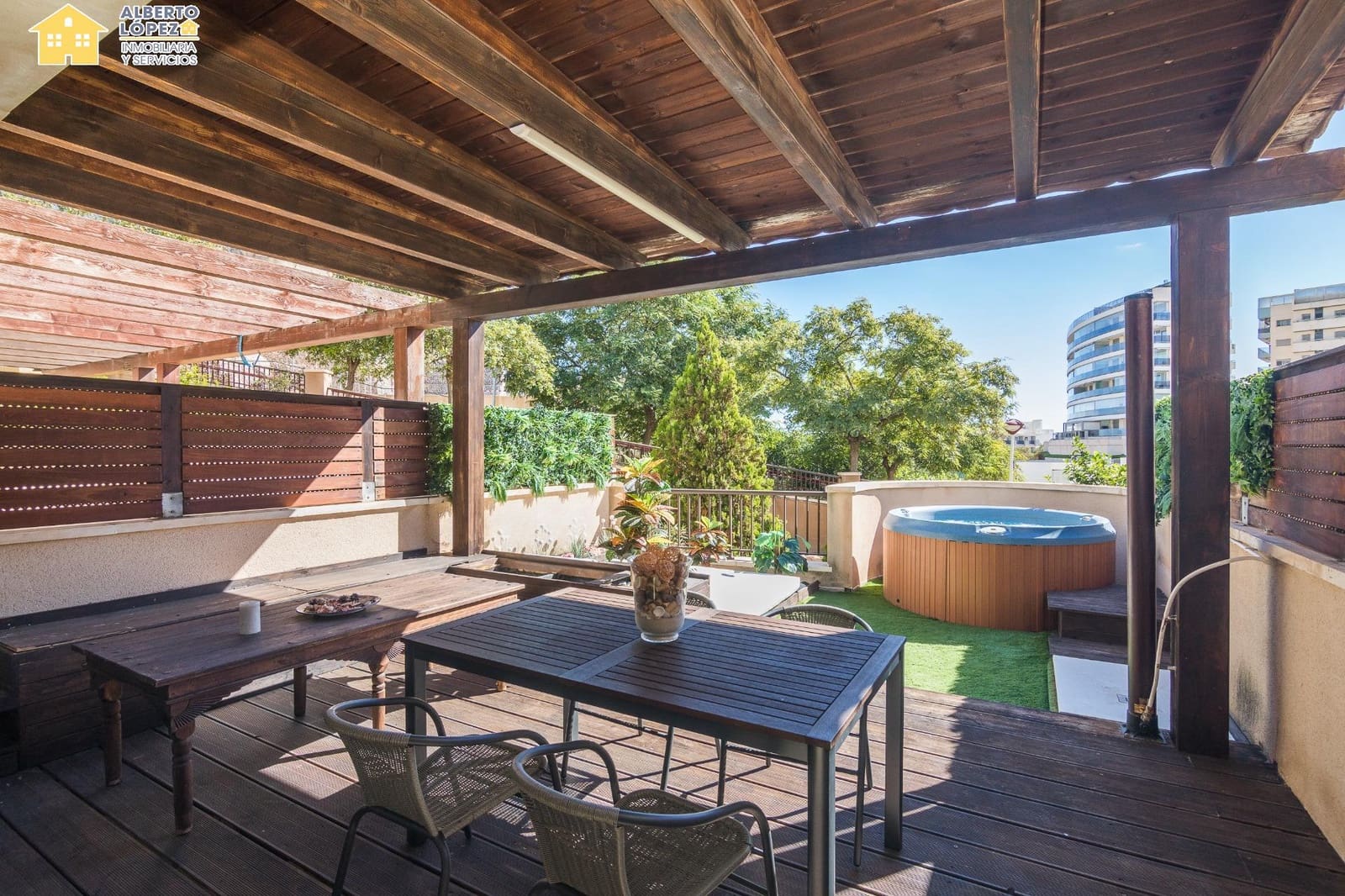 3 quarto Bungalow para venda em Arenales del Sol com piscina garagem - 425 000 € (Ref: 9367668)