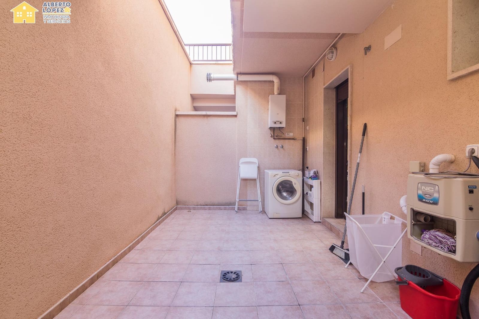 3 quarto Bungalow para venda em Arenales del Sol com piscina garagem - 425 000 € (Ref: 9367668)