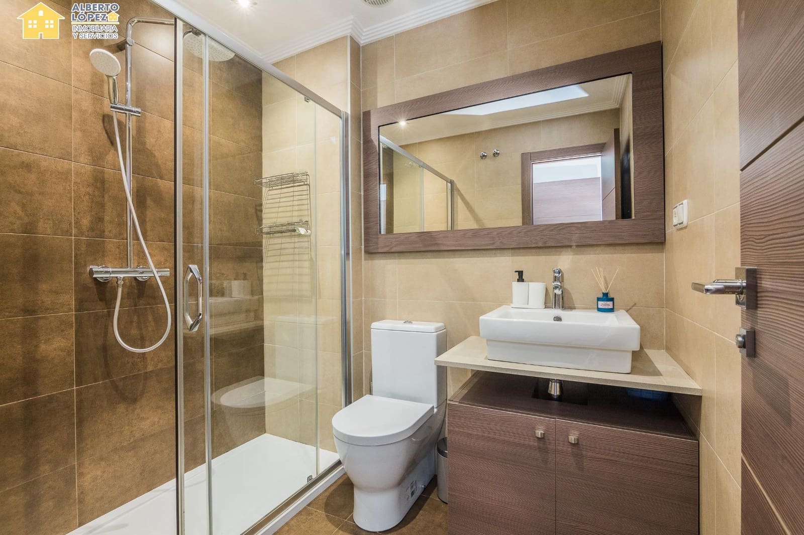 3 quarto Bungalow para venda em Arenales del Sol com piscina garagem - 425 000 € (Ref: 9367668)