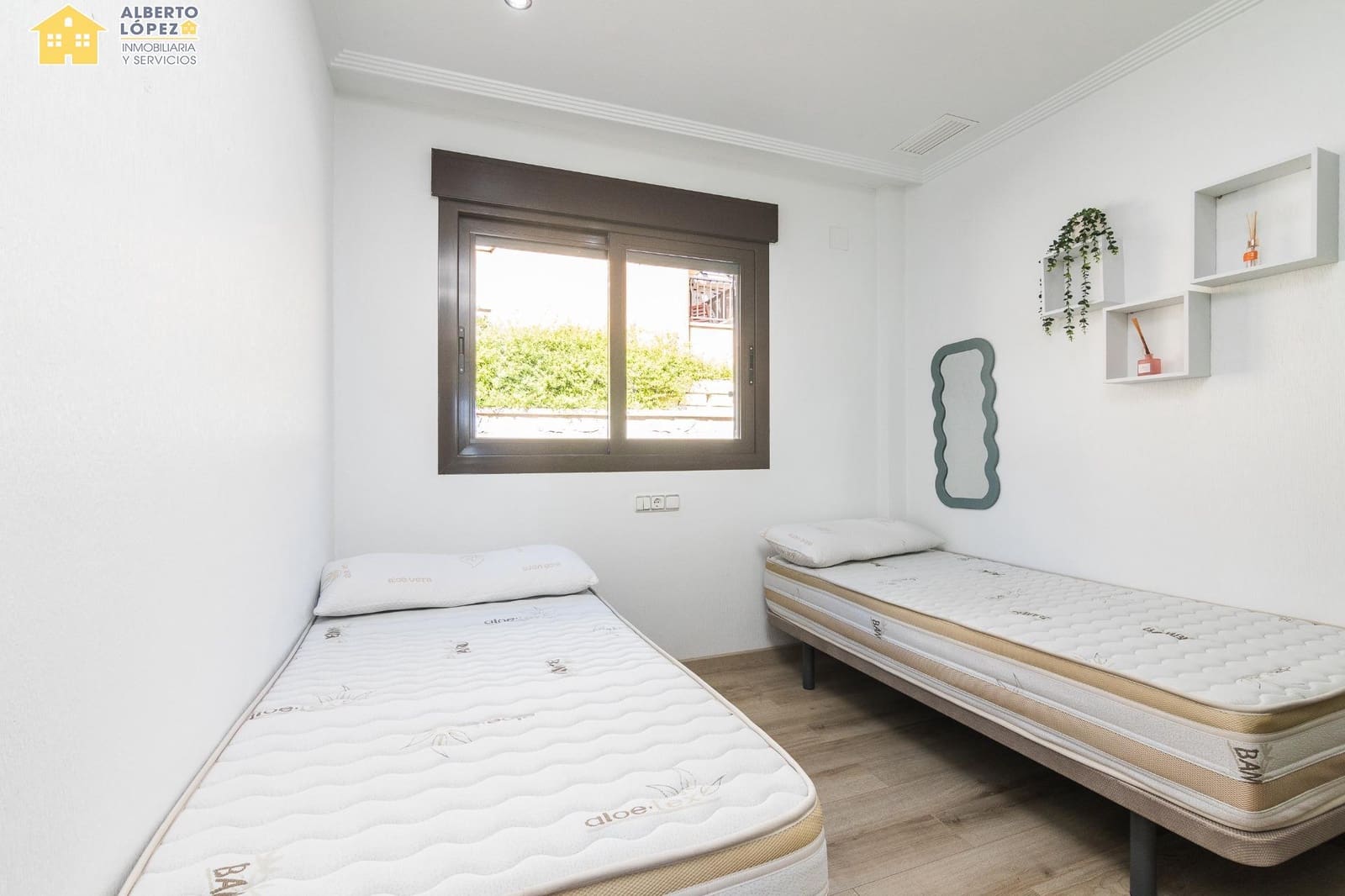 3 quarto Bungalow para venda em Arenales del Sol com piscina garagem - 425 000 € (Ref: 9367668)