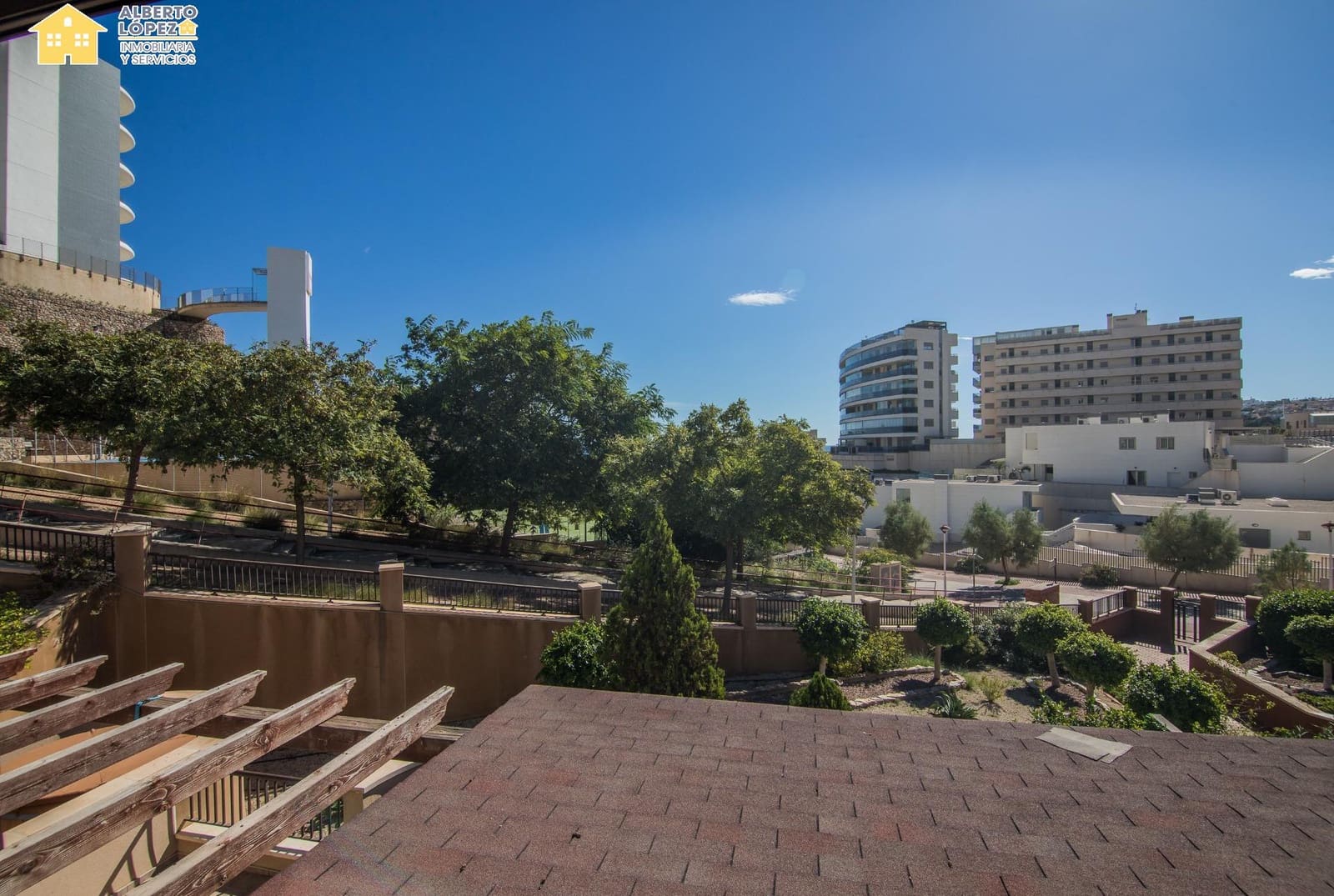 3 quarto Bungalow para venda em Arenales del Sol com piscina garagem - 425 000 € (Ref: 9367668)