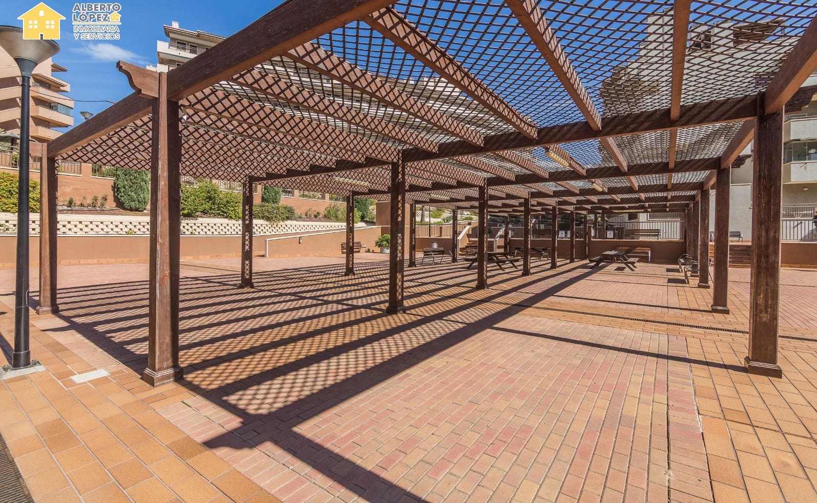 3 quarto Bungalow para venda em Arenales del Sol com piscina garagem - 425 000 € (Ref: 9367668)