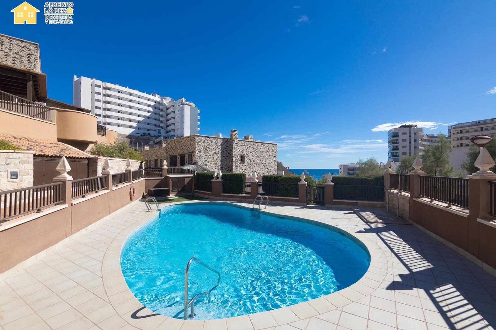 3 quarto Bungalow para venda em Arenales del Sol com piscina garagem - 425 000 € (Ref: 9367668)