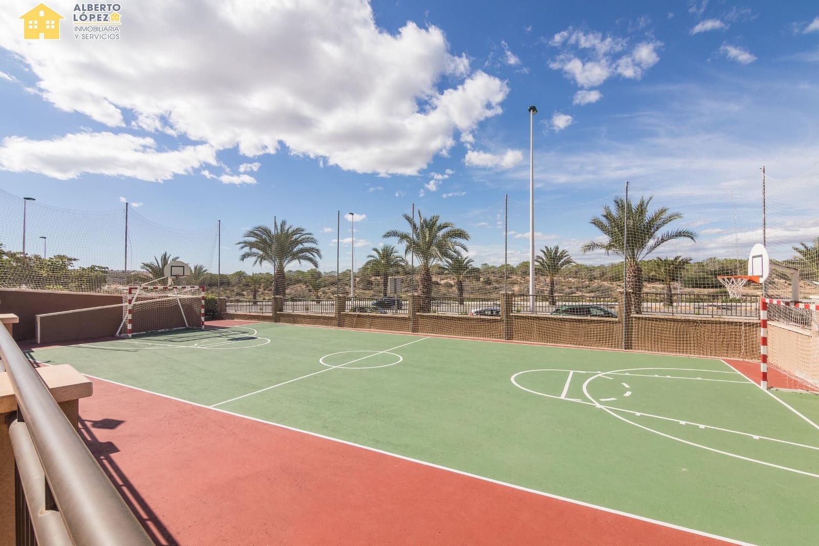 3 quarto Bungalow para venda em Arenales del Sol com piscina garagem - 425 000 € (Ref: 9367668)