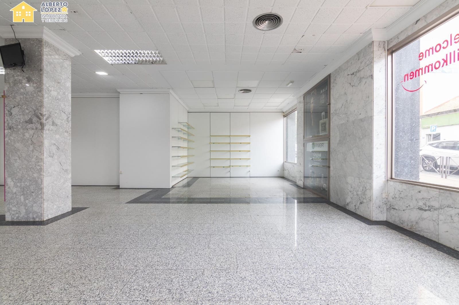 Kaupallinen myytävänä paikassa El Altet - 298 000 € (Ref: 9414214)