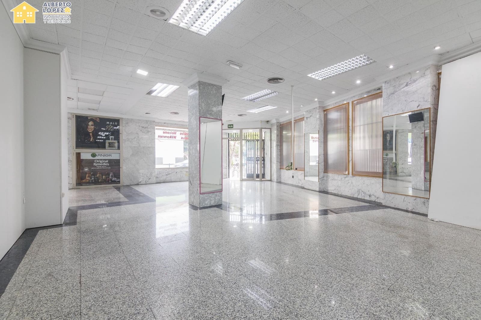 Kaupallinen myytävänä paikassa El Altet - 298 000 € (Ref: 9414214)