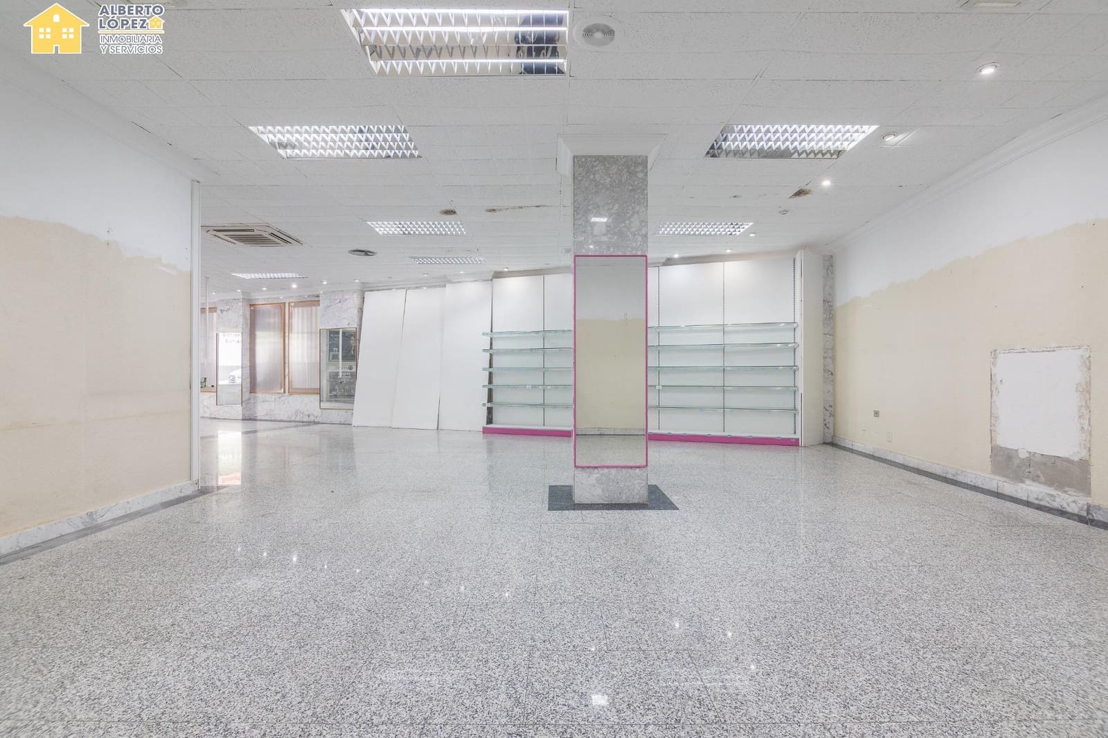 Kaupallinen myytävänä paikassa El Altet - 298 000 € (Ref: 9414214)