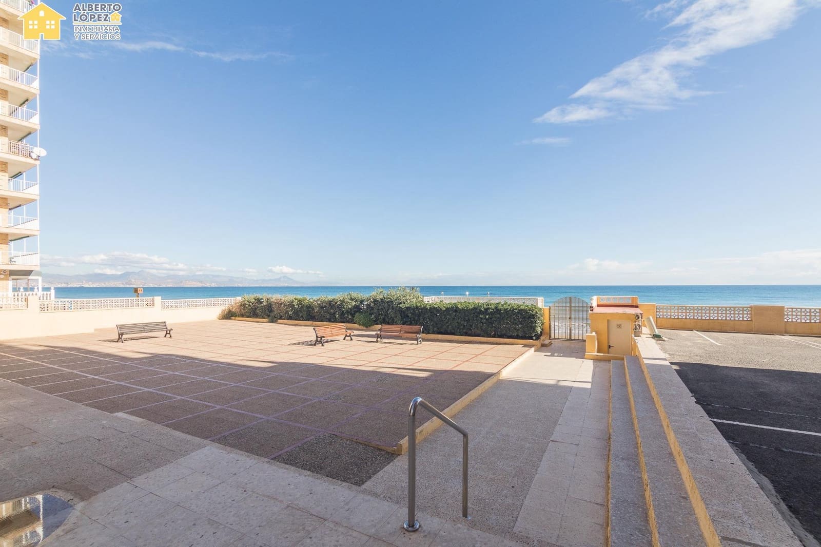 3 bedroom Apartment for sale in Arenales del Sol - € 276,000 (Ref: 9431145)