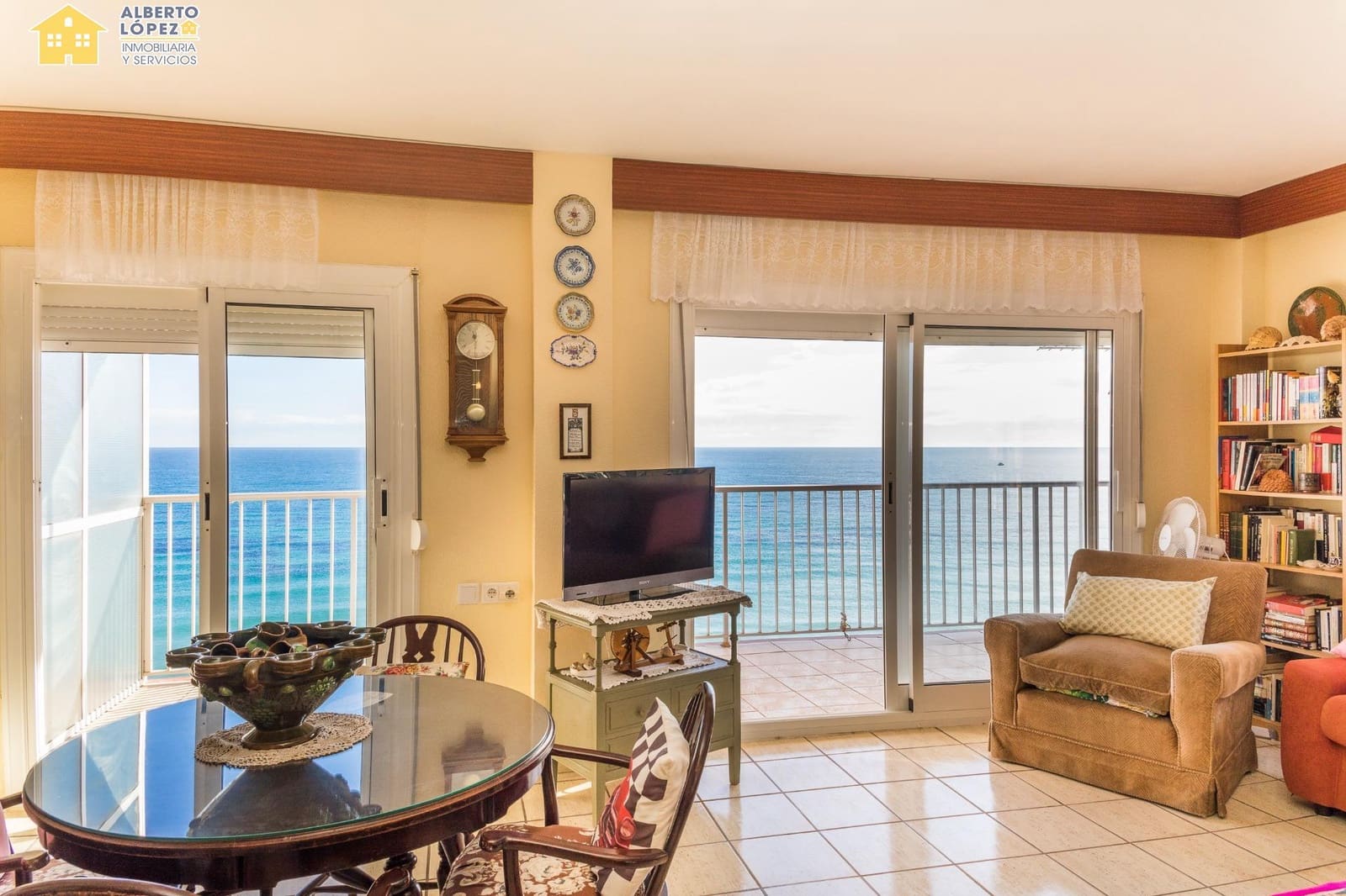 3 bedroom Apartment for sale in Arenales del Sol - € 276,000 (Ref: 9431145)