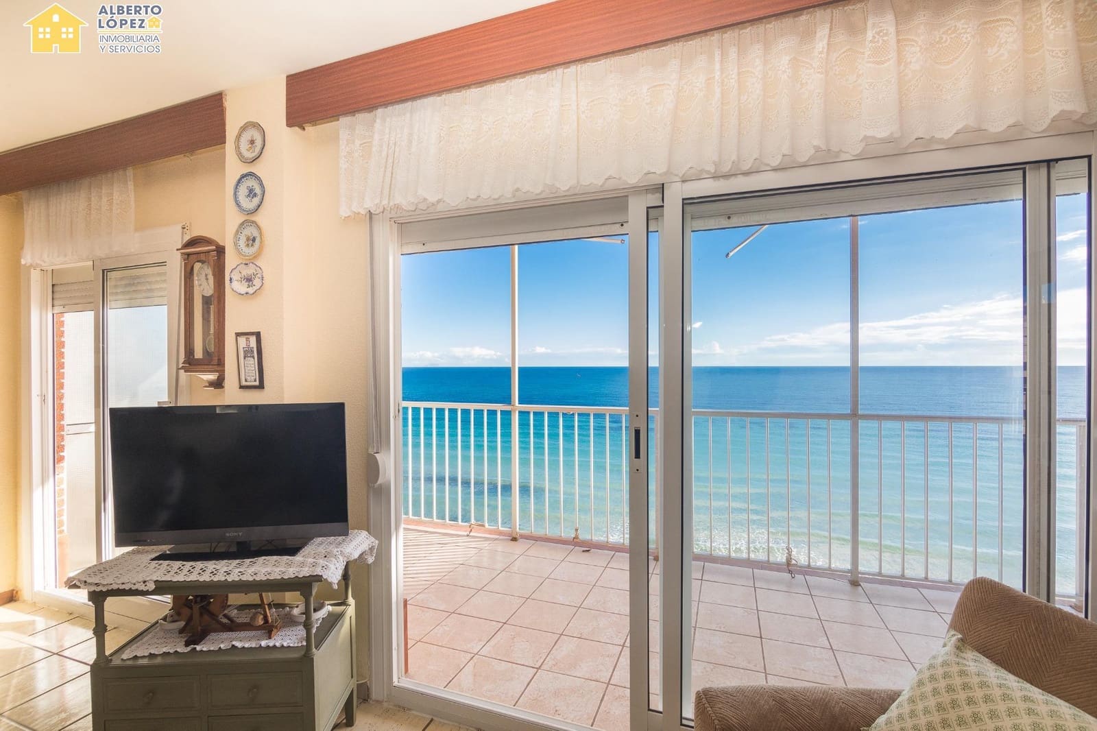 3 bedroom Apartment for sale in Arenales del Sol - € 276,000 (Ref: 9431145)