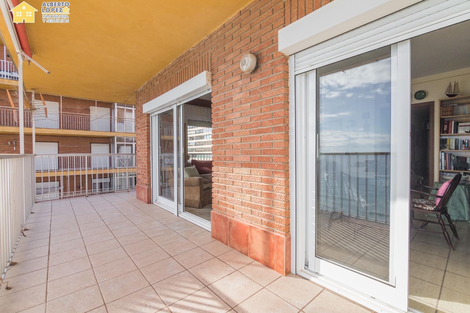 3 bedroom Apartment for sale in Arenales del Sol - € 276,000 (Ref: 9431145)
