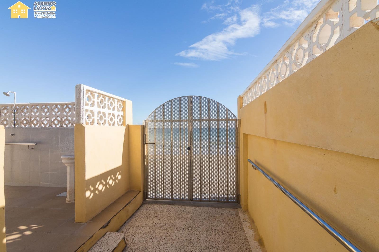 3 bedroom Apartment for sale in Arenales del Sol - € 276,000 (Ref: 9431145)