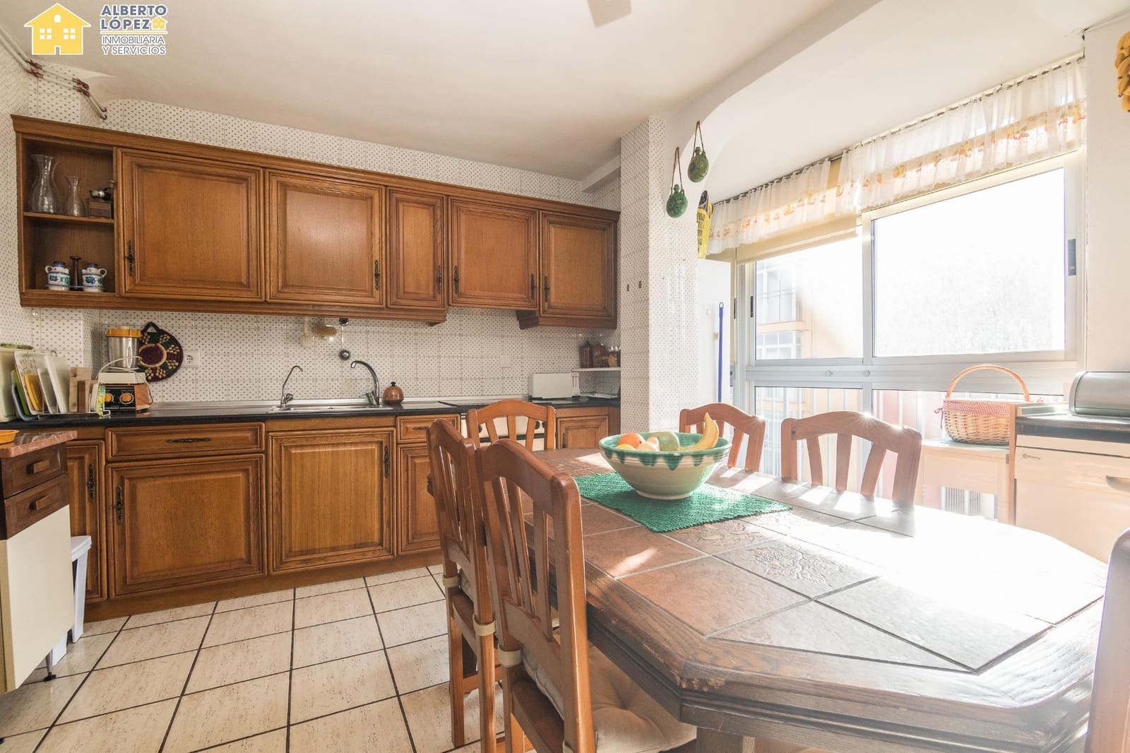 3 bedroom Apartment for sale in Arenales del Sol - € 276,000 (Ref: 9431145)