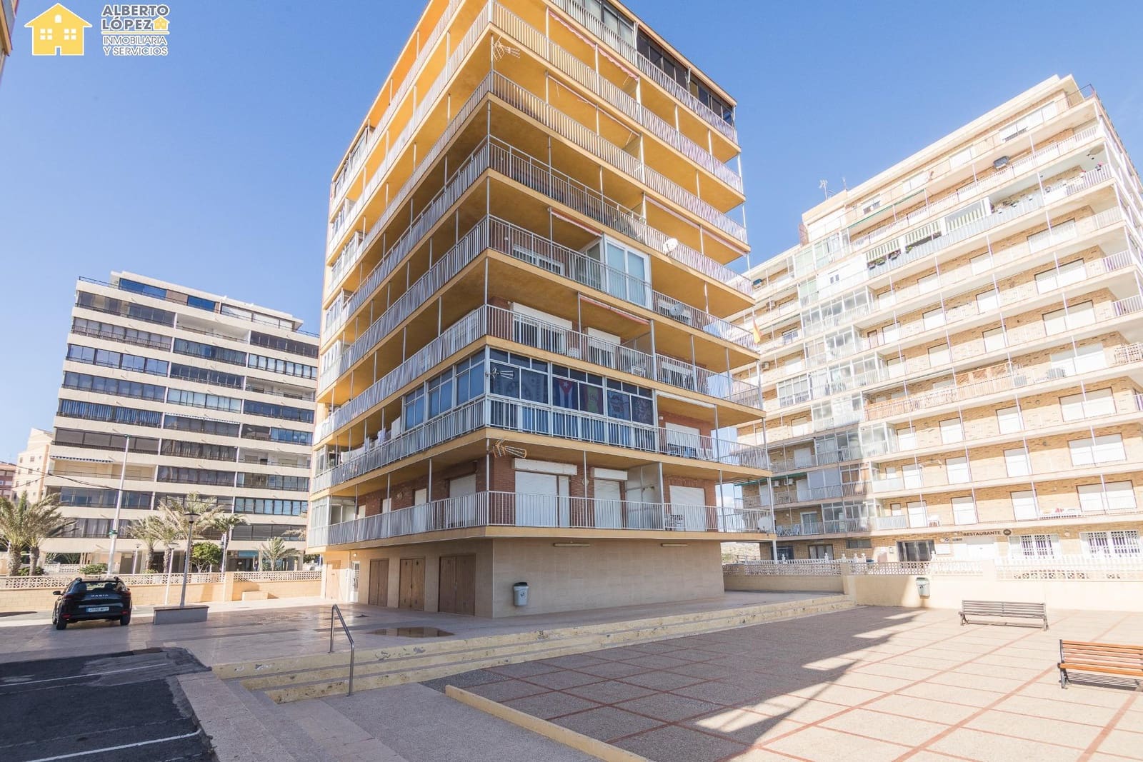 3 bedroom Apartment for sale in Arenales del Sol - € 276,000 (Ref: 9431145)