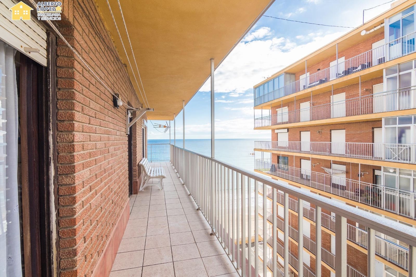 3 bedroom Apartment for sale in Arenales del Sol - € 276,000 (Ref: 9431145)