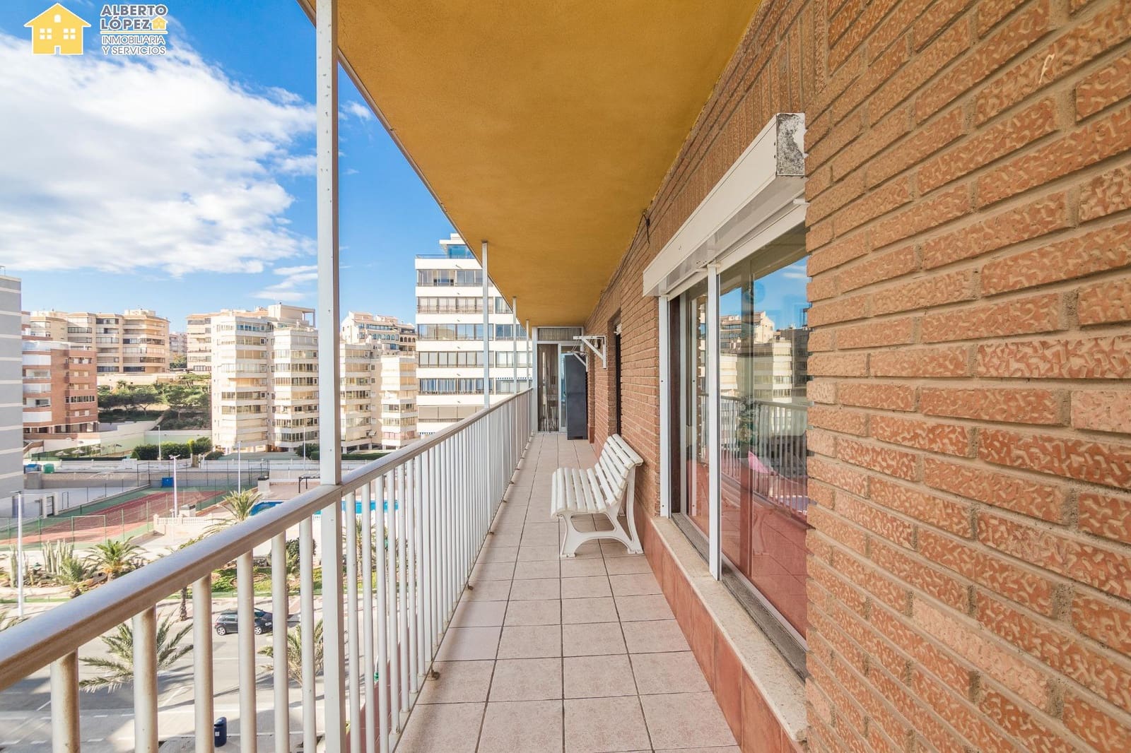 3 bedroom Apartment for sale in Arenales del Sol - € 276,000 (Ref: 9431145)