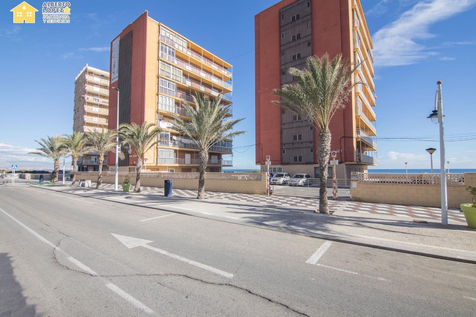 3 bedroom Apartment for sale in Arenales del Sol - € 276,000 (Ref: 9431145)