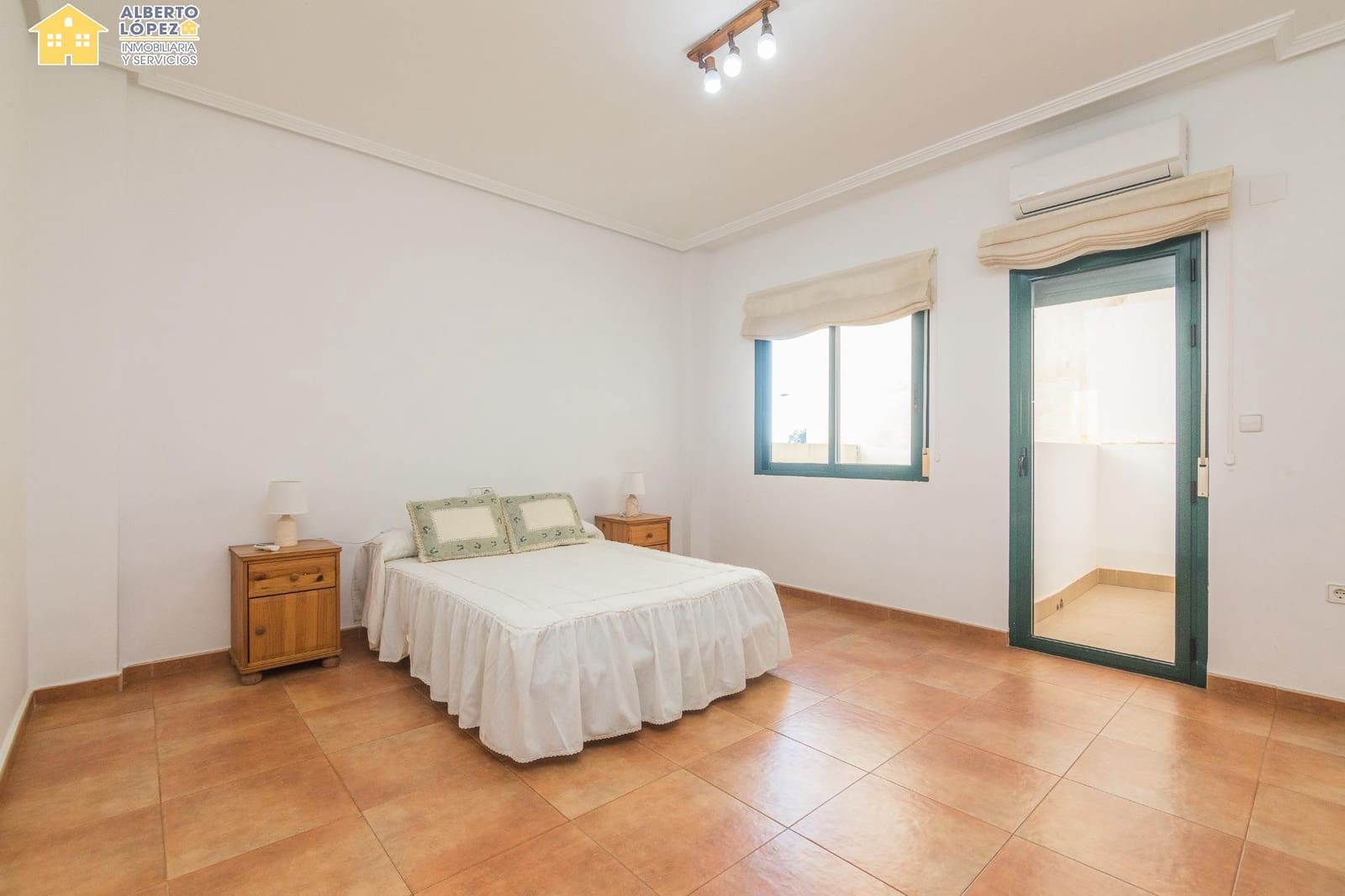 4 slaapkamer Rijtjeshuis te koop in El Altet - € 271.000 (Ref: 9449408)