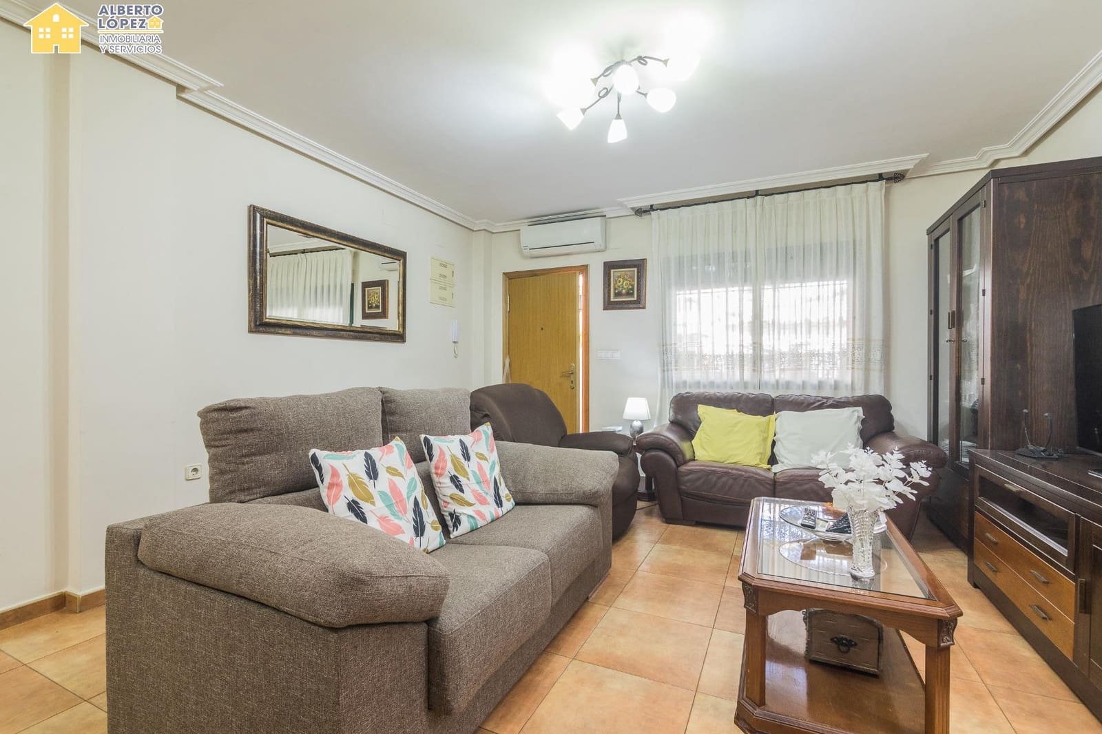 4 slaapkamer Rijtjeshuis te koop in El Altet - € 271.000 (Ref: 9449408)