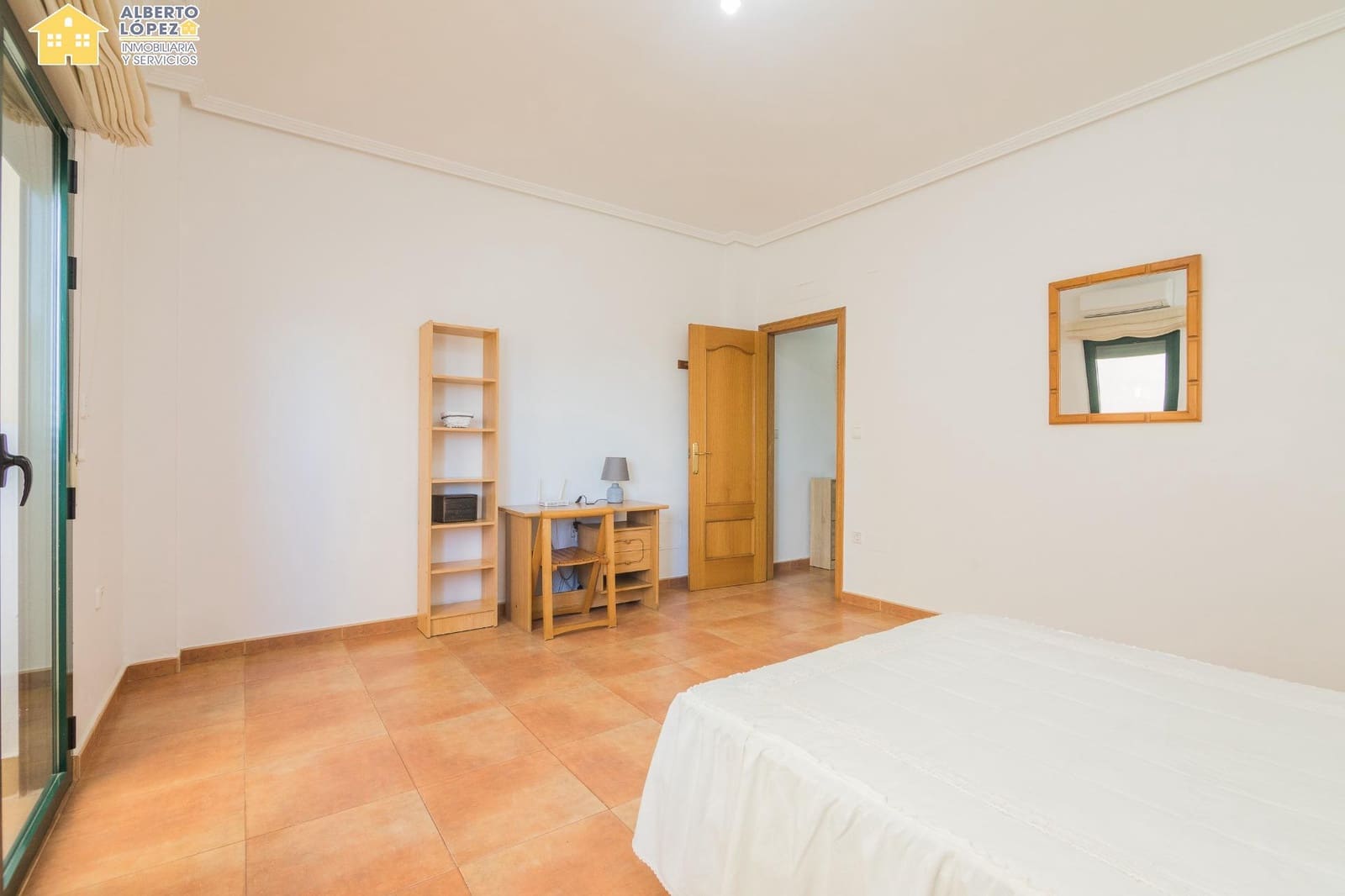 4 slaapkamer Rijtjeshuis te koop in El Altet - € 271.000 (Ref: 9449408)